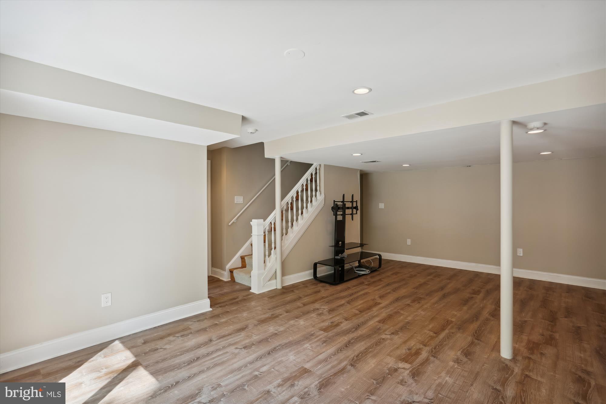 NEWPORT HILLS - Residential