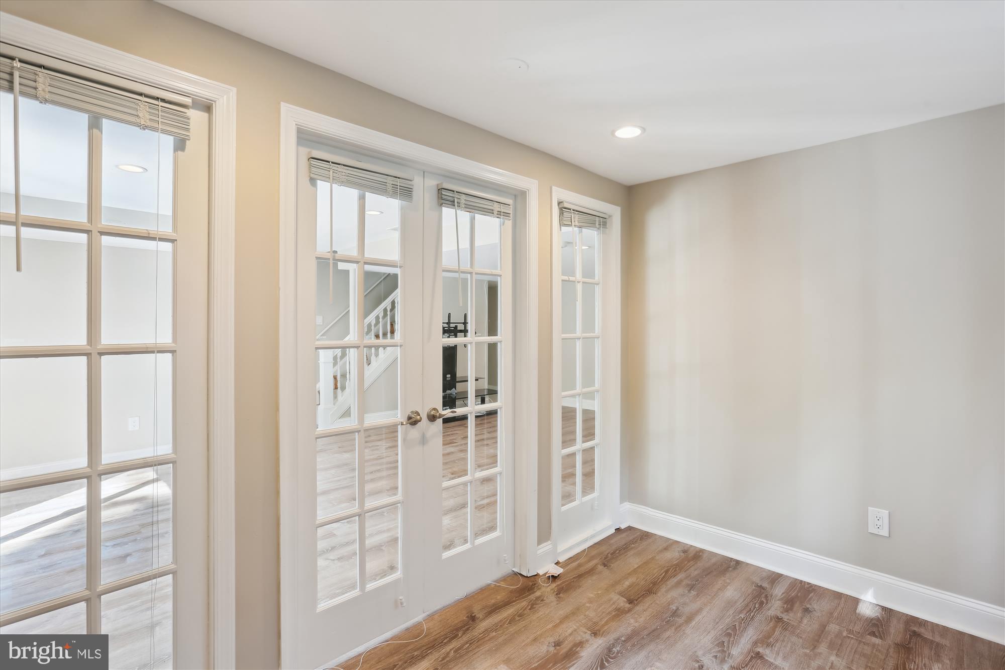 NEWPORT HILLS - Residential