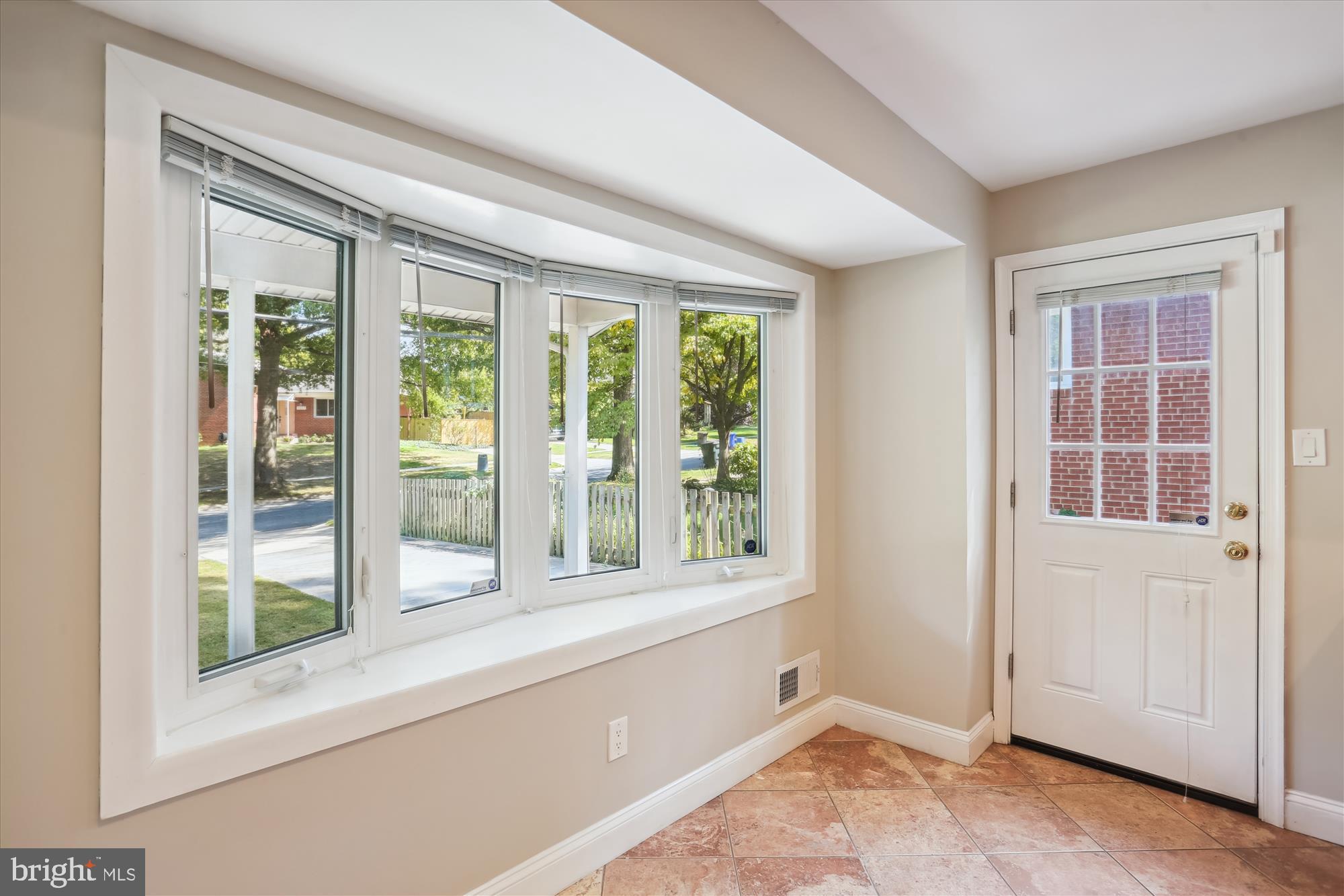 NEWPORT HILLS - Residential