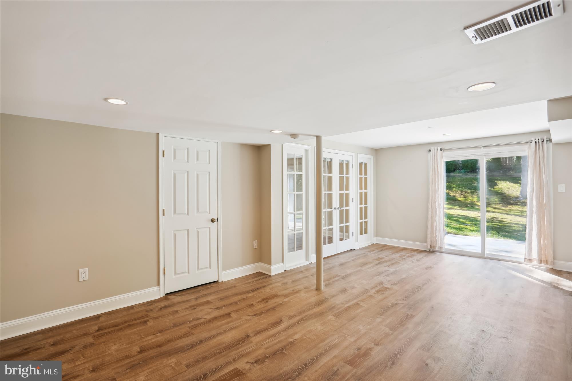 NEWPORT HILLS - Residential