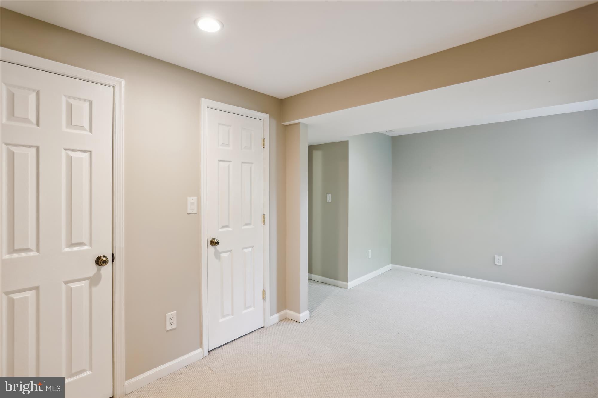 NEWPORT HILLS - Residential