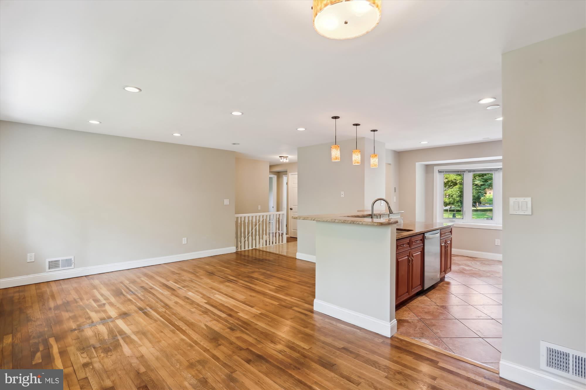 NEWPORT HILLS - Residential