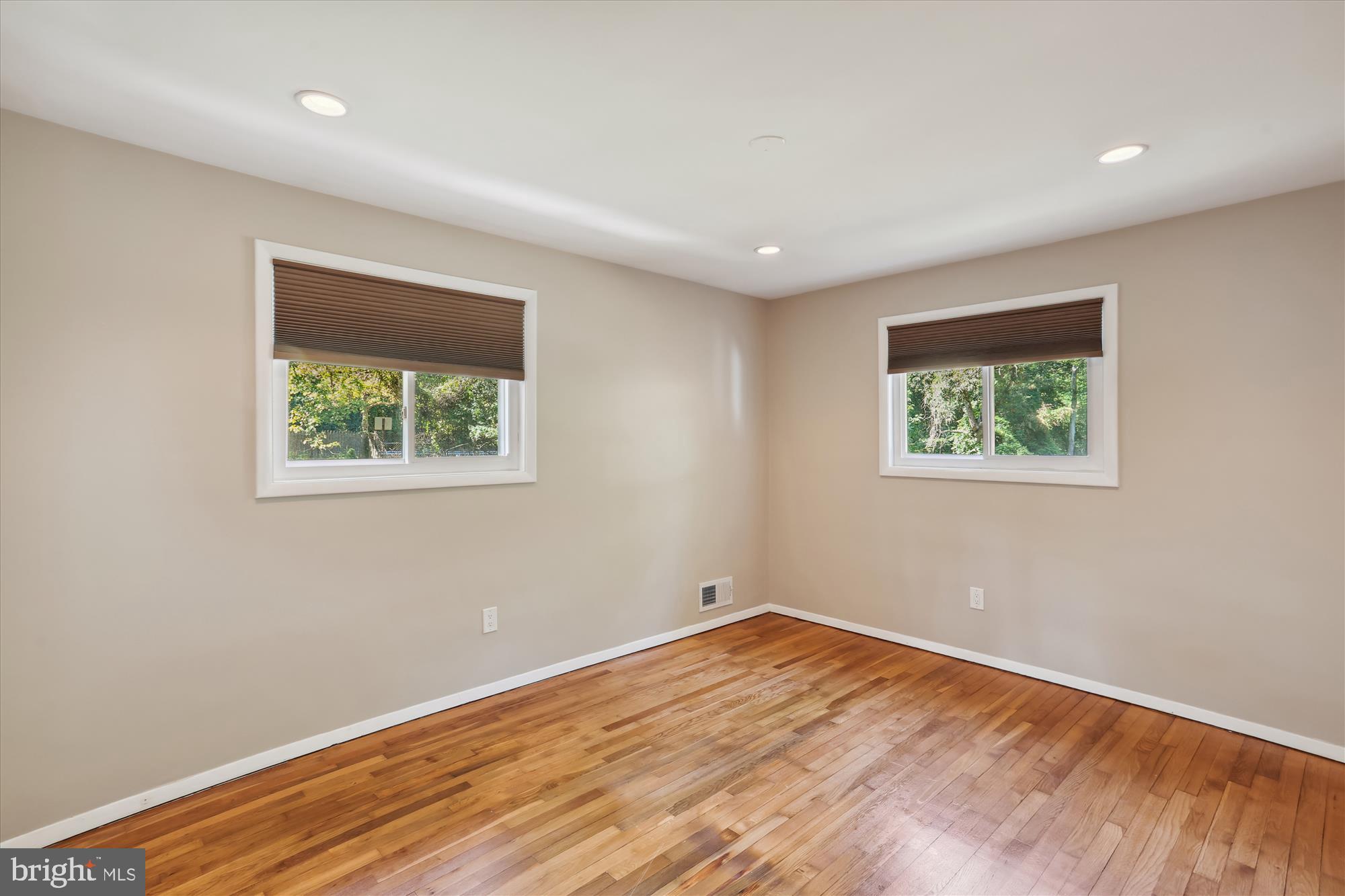 NEWPORT HILLS - Residential