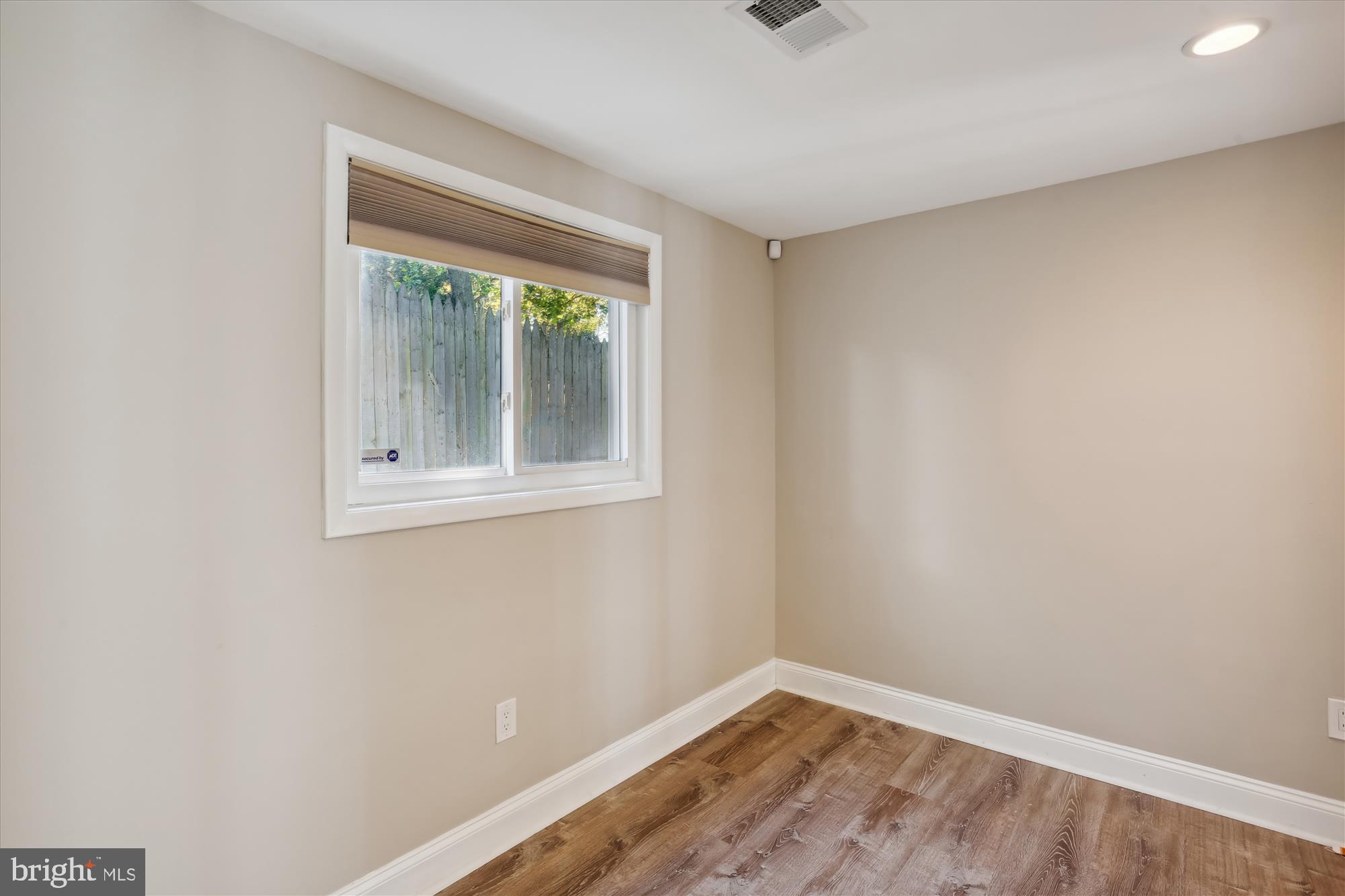 NEWPORT HILLS - Residential