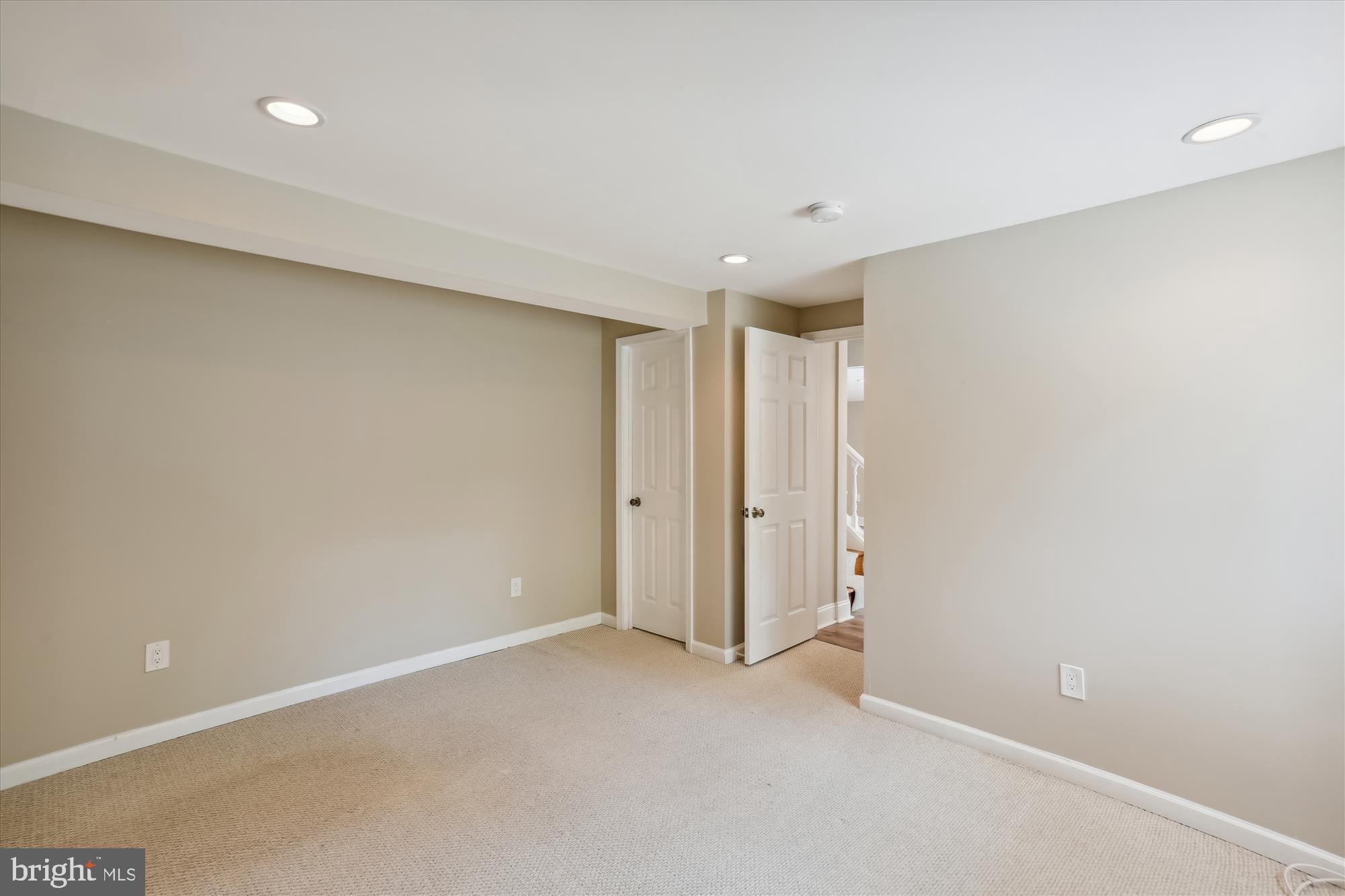 NEWPORT HILLS - Residential