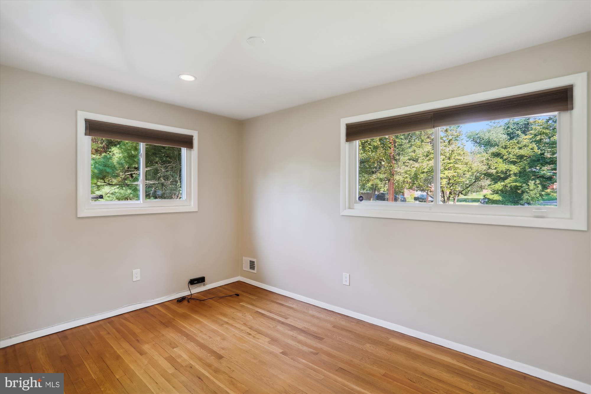 NEWPORT HILLS - Residential