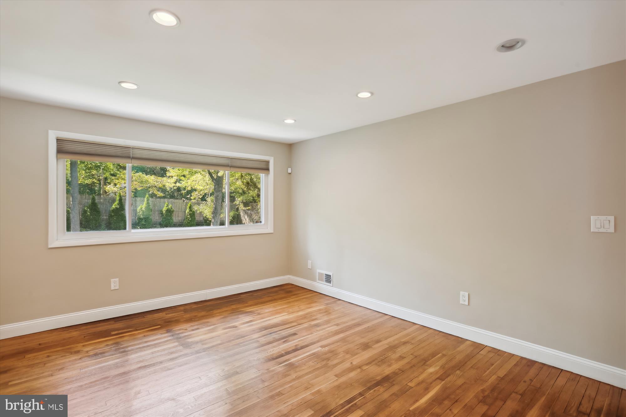 NEWPORT HILLS - Residential