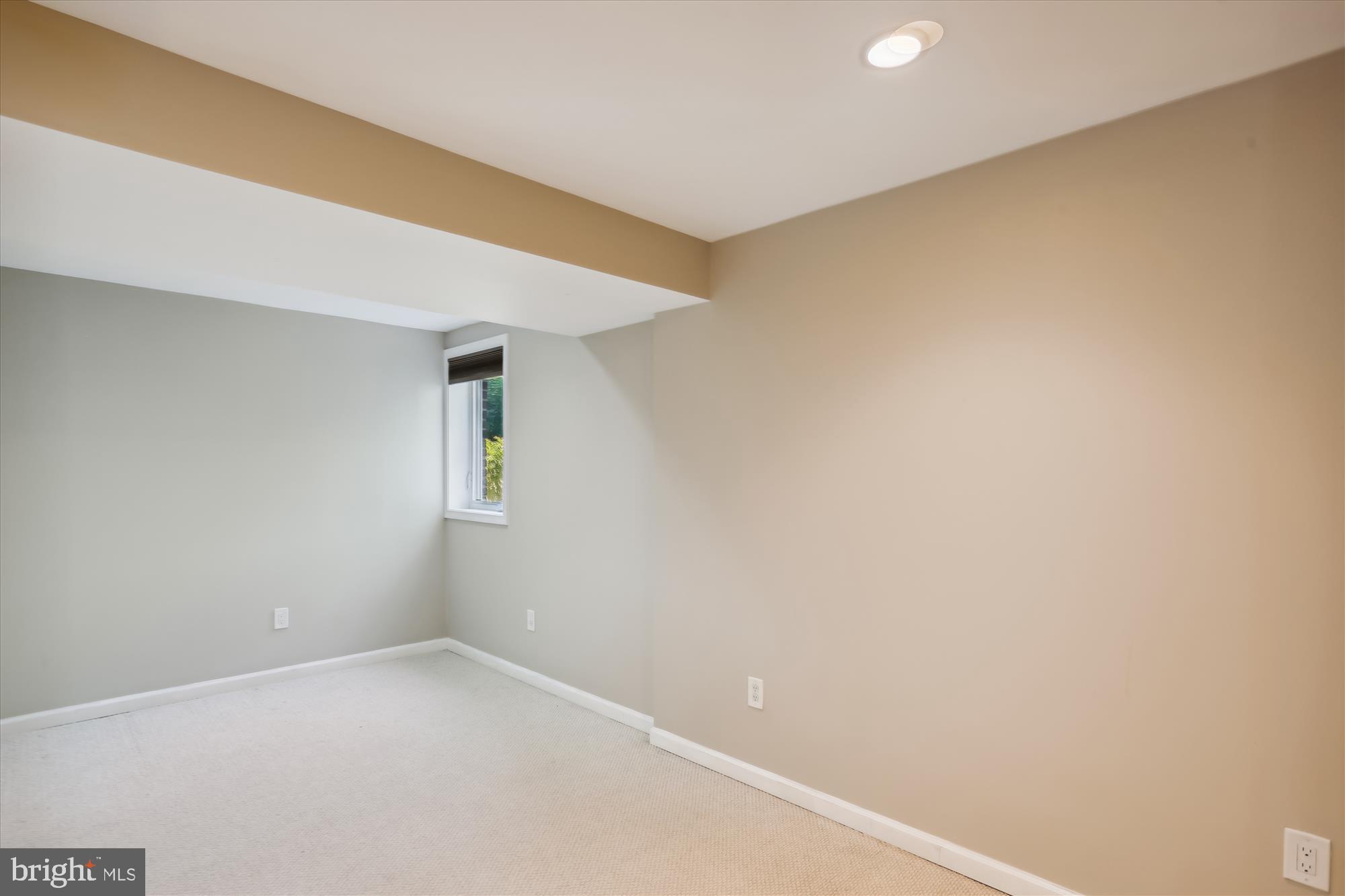 NEWPORT HILLS - Residential