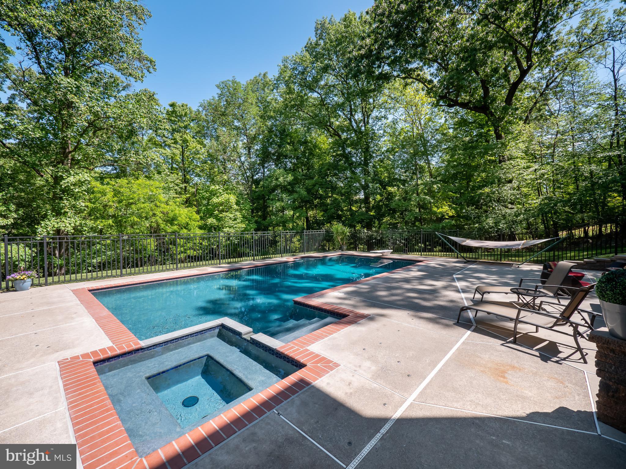 WEYHILL WOODS - Residential