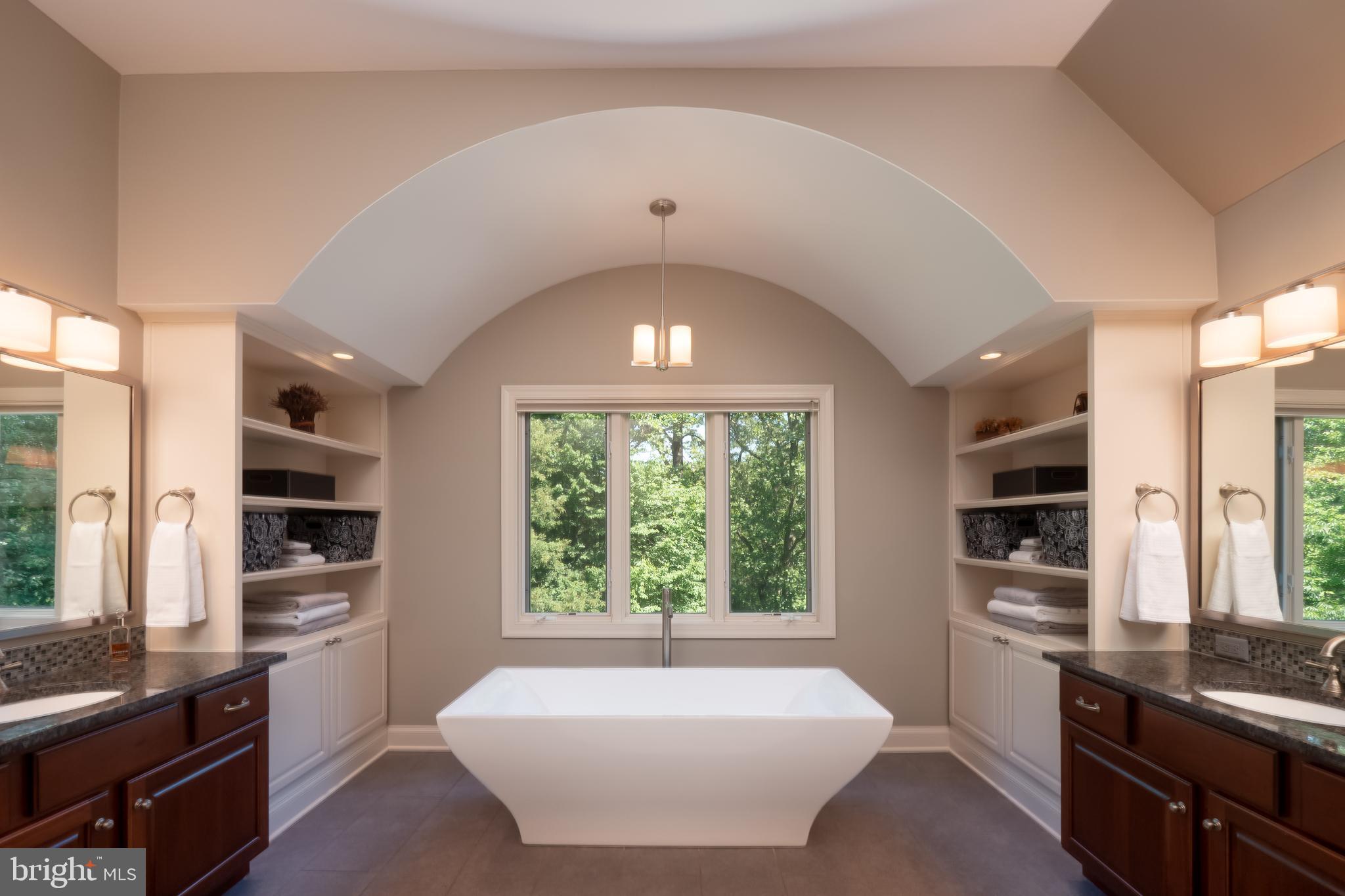 WEYHILL WOODS - Residential