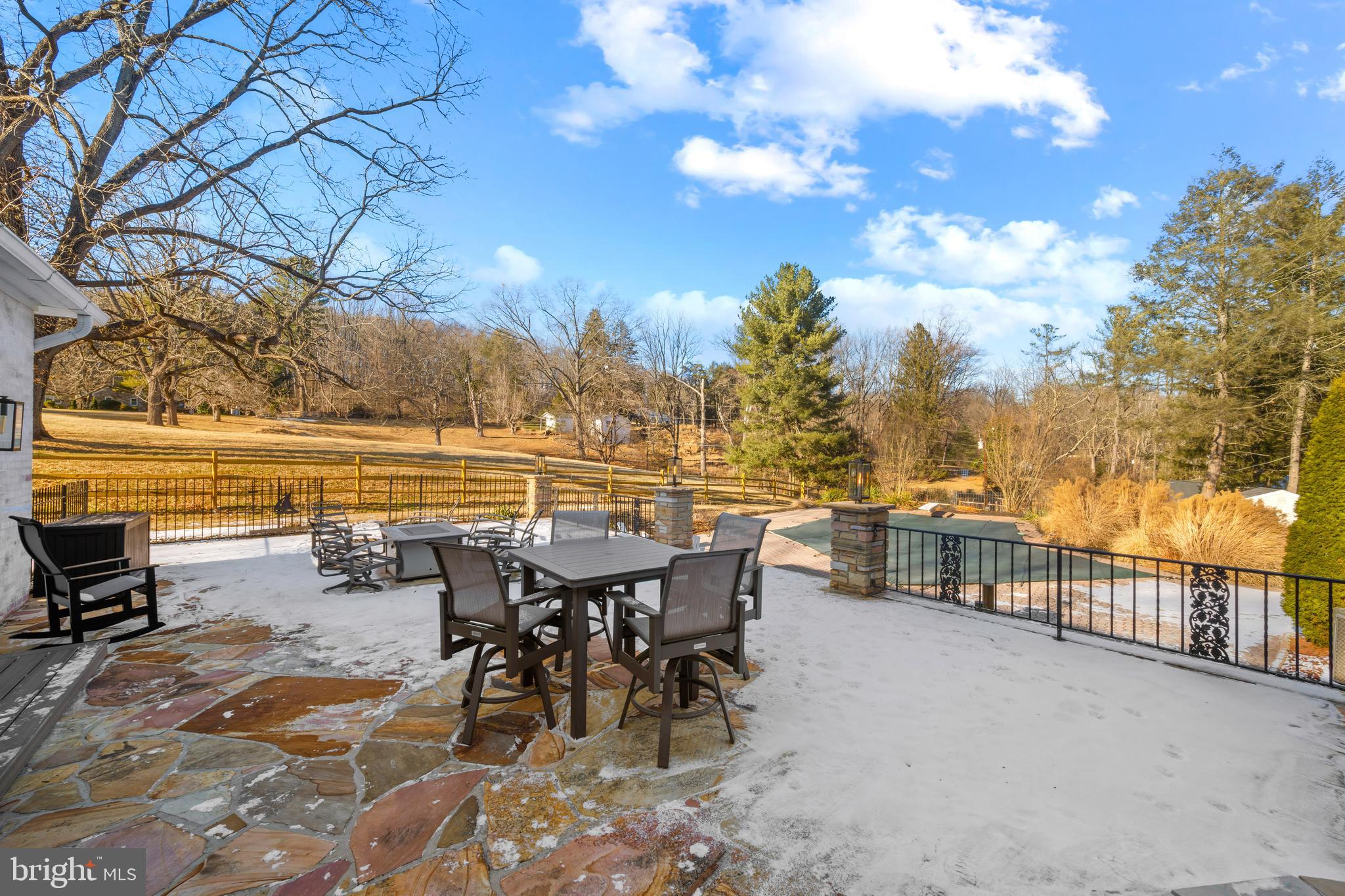 HONEYSUCKLE HILL - Residential