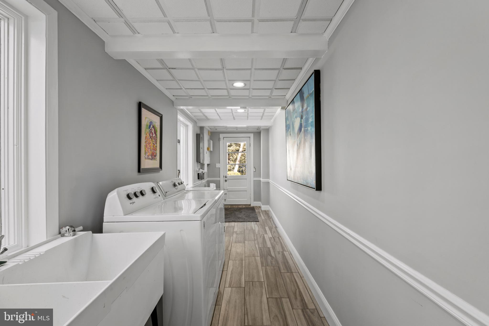 HONEYSUCKLE HILL - Residential