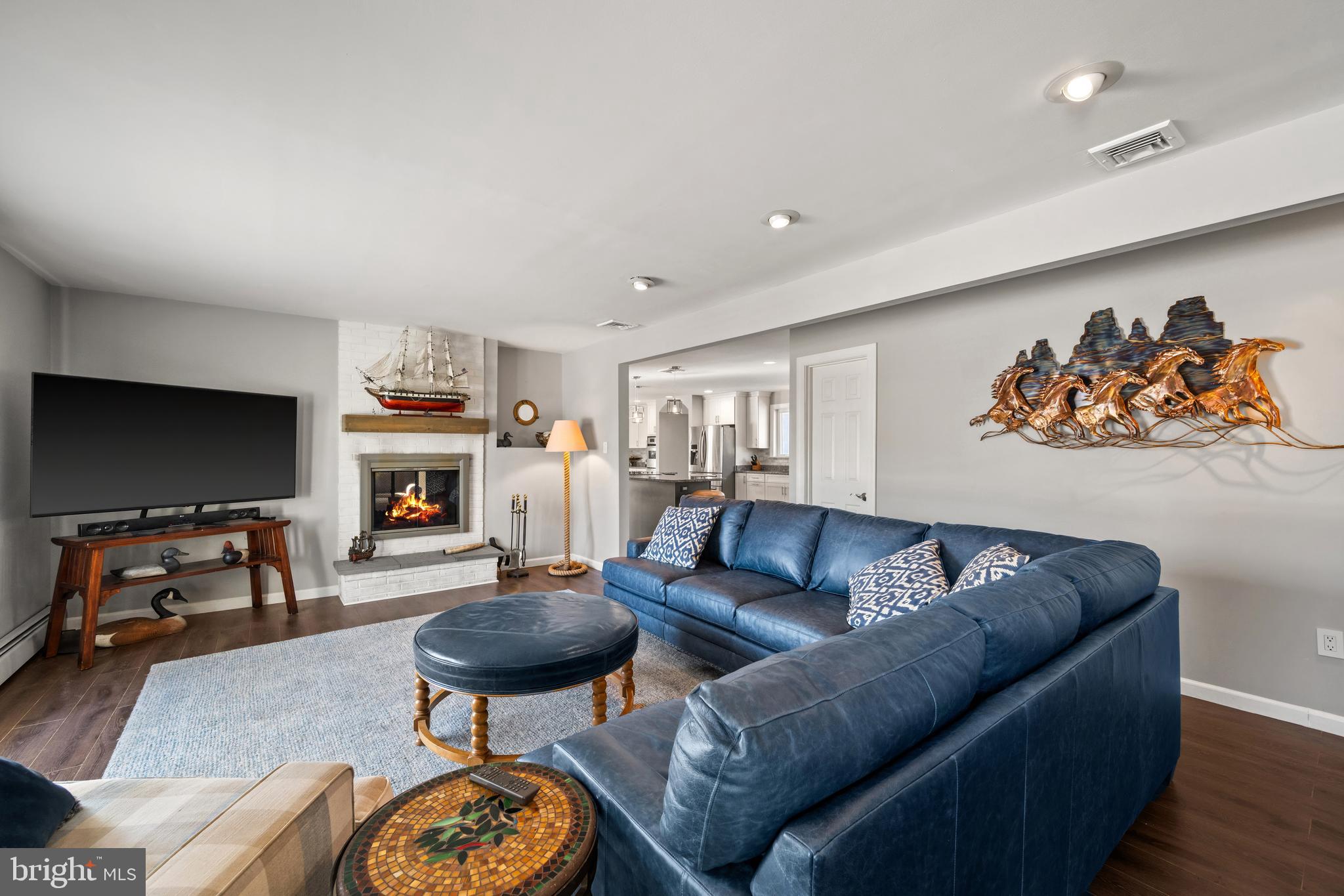 HONEYSUCKLE HILL - Residential