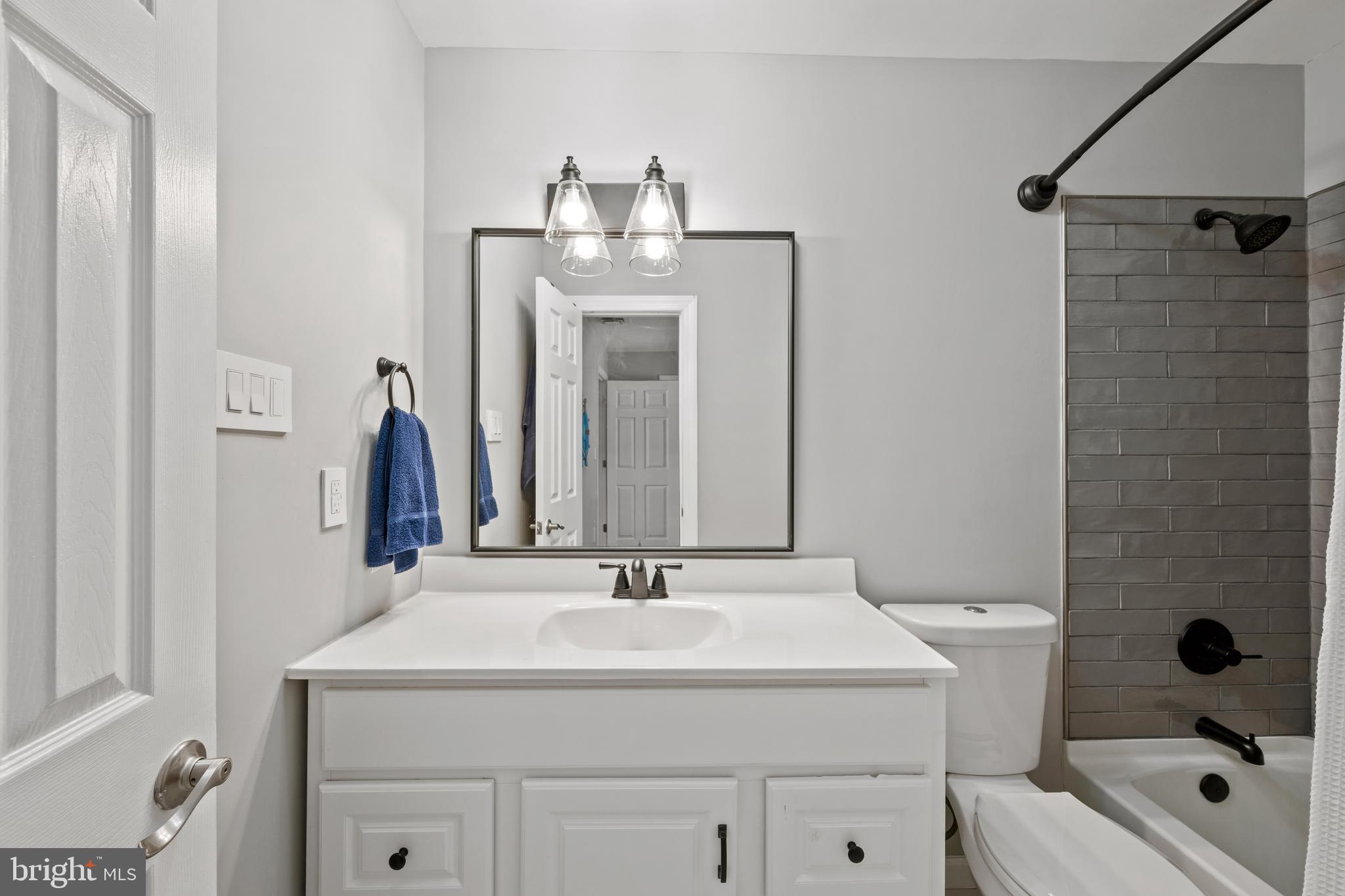 HONEYSUCKLE HILL - Residential