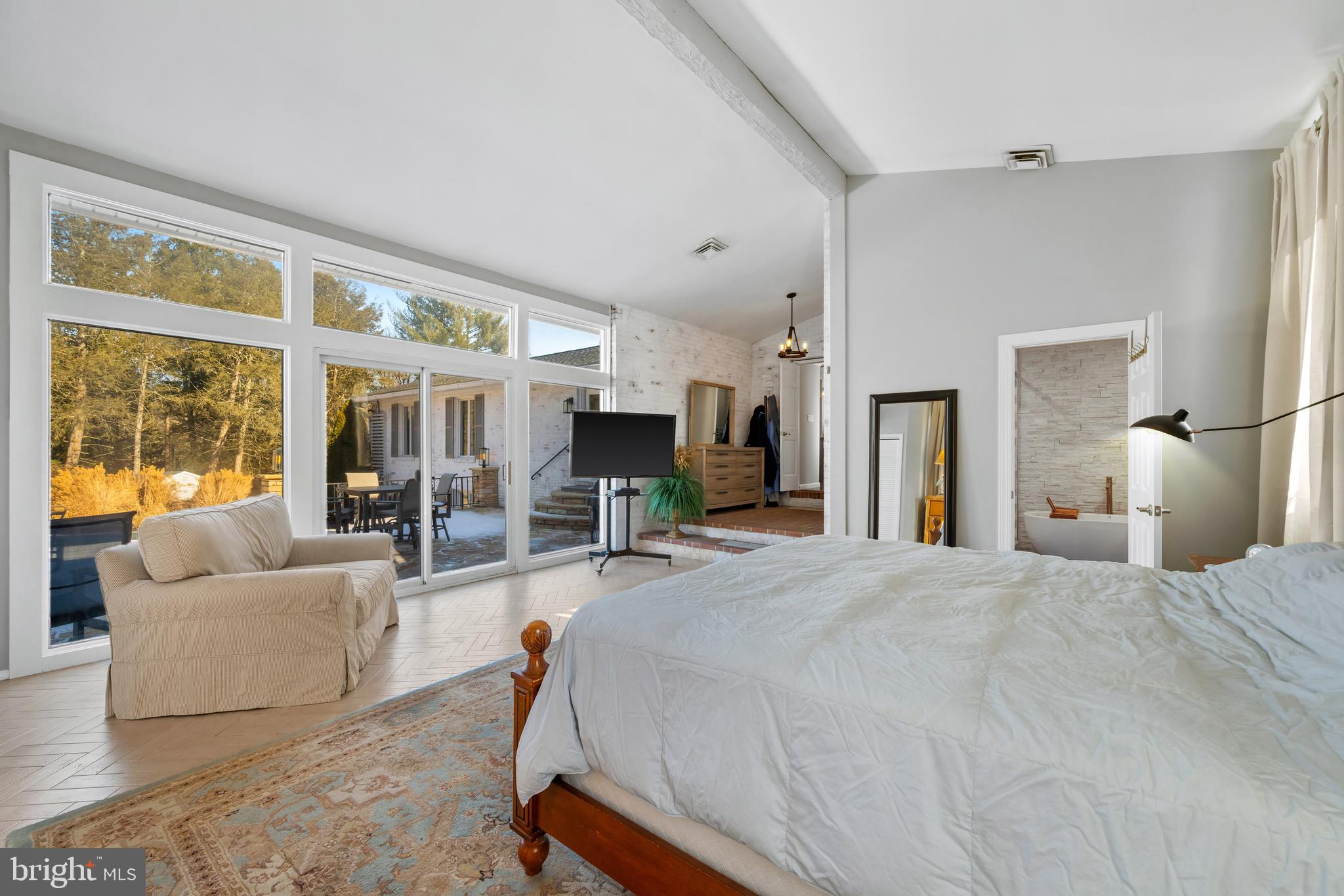 HONEYSUCKLE HILL - Residential