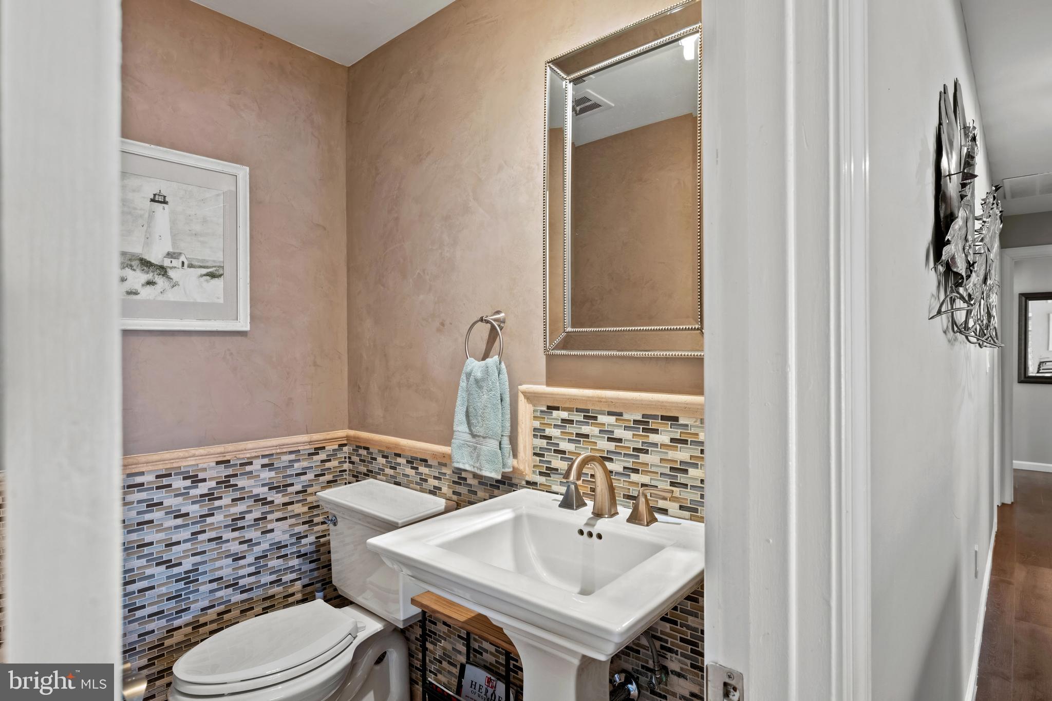 HONEYSUCKLE HILL - Residential