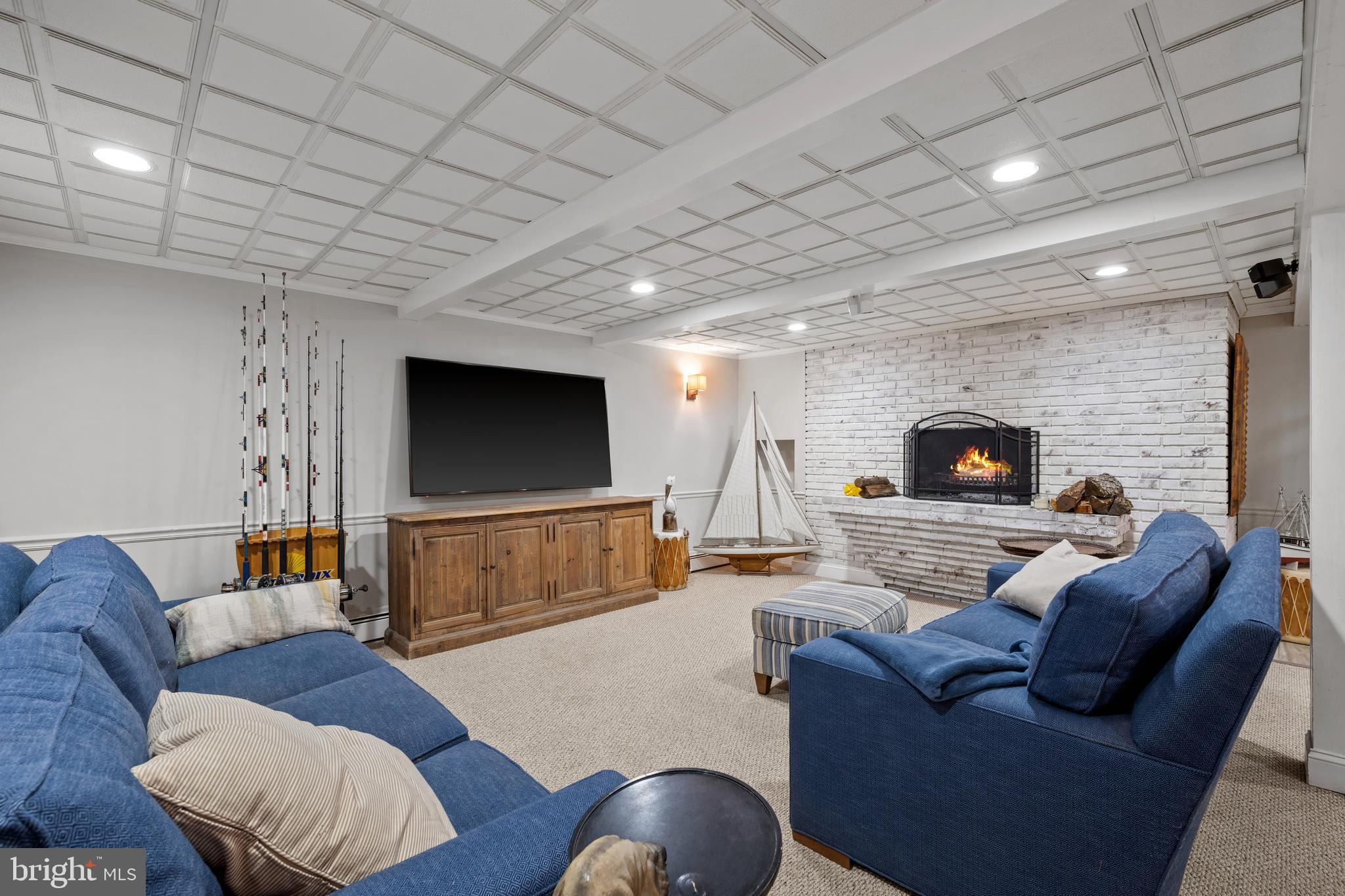 HONEYSUCKLE HILL - Residential