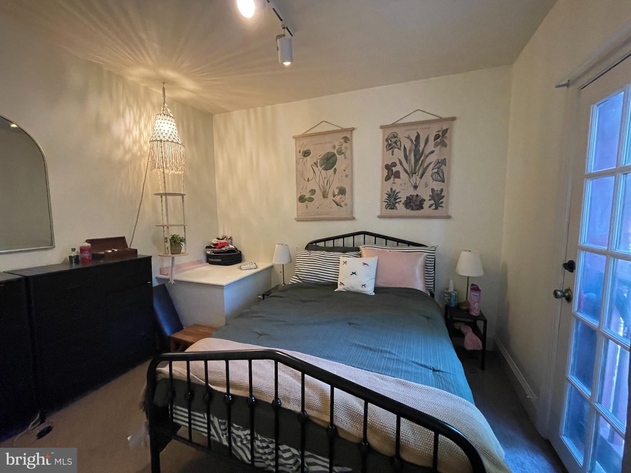 LOGAN SQUARE - Commercial Sale