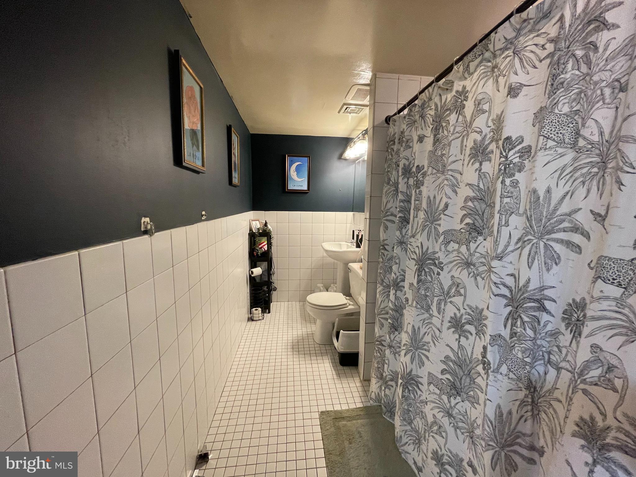 LOGAN SQUARE - Commercial Sale