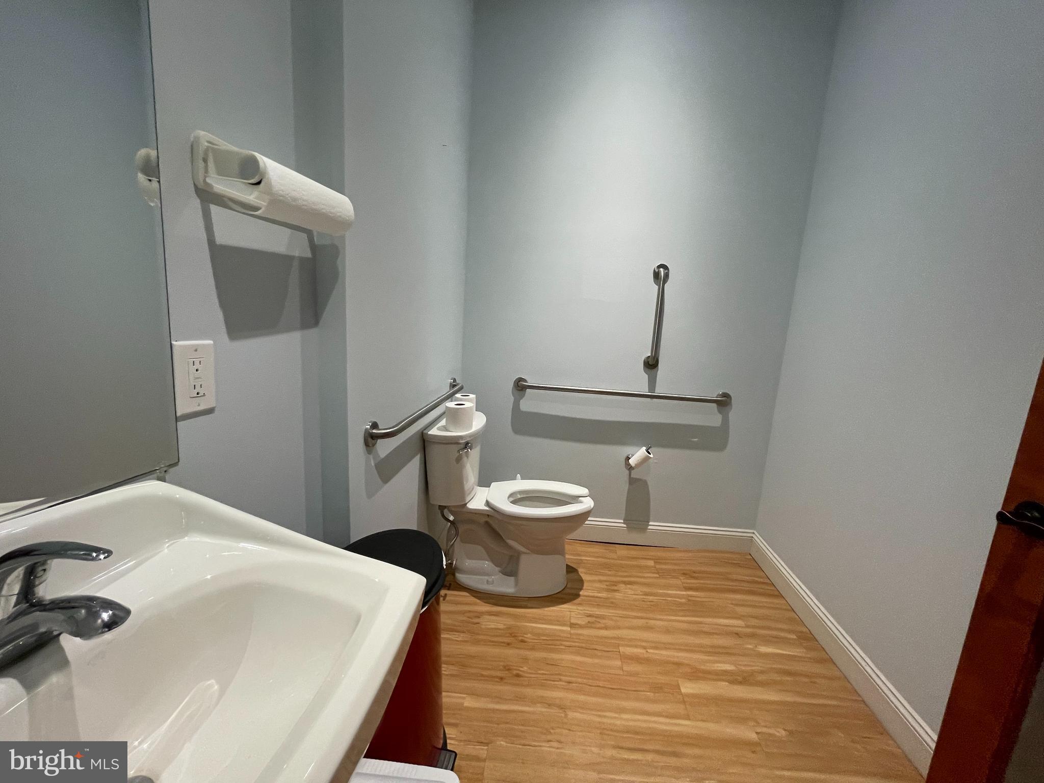 LOGAN SQUARE - Commercial Sale