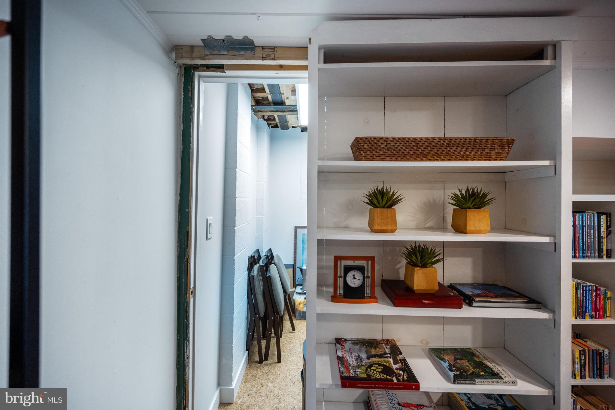 HOLLIN HILLS - Residential