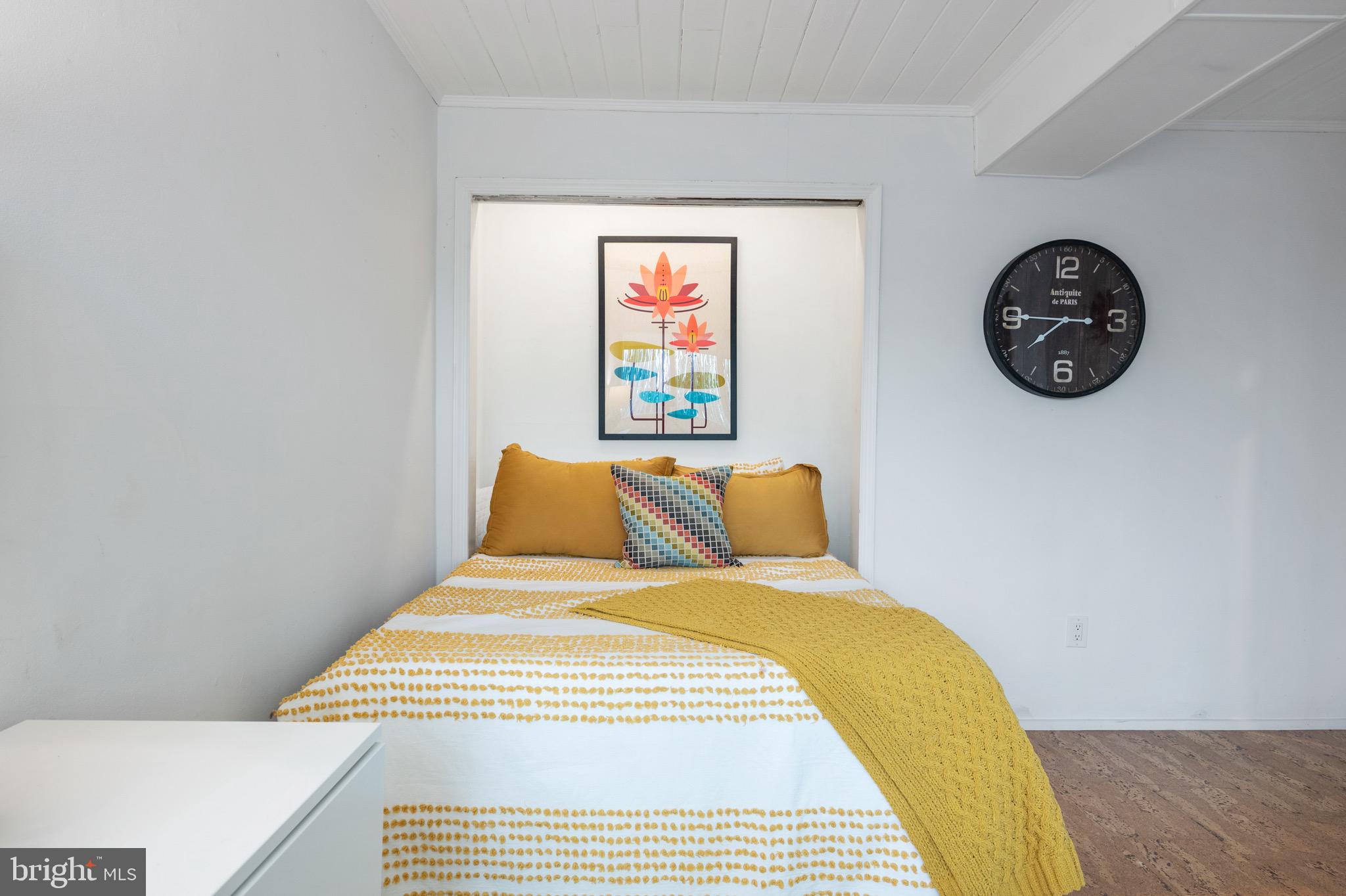 HOLLIN HILLS - Residential