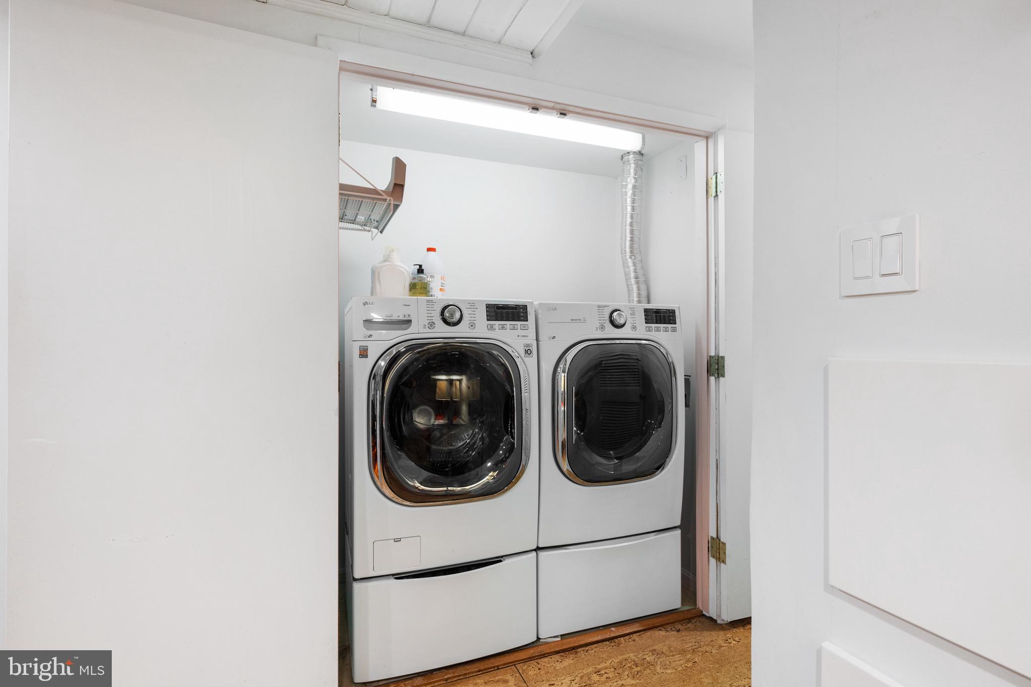 HOLLIN HILLS - Residential