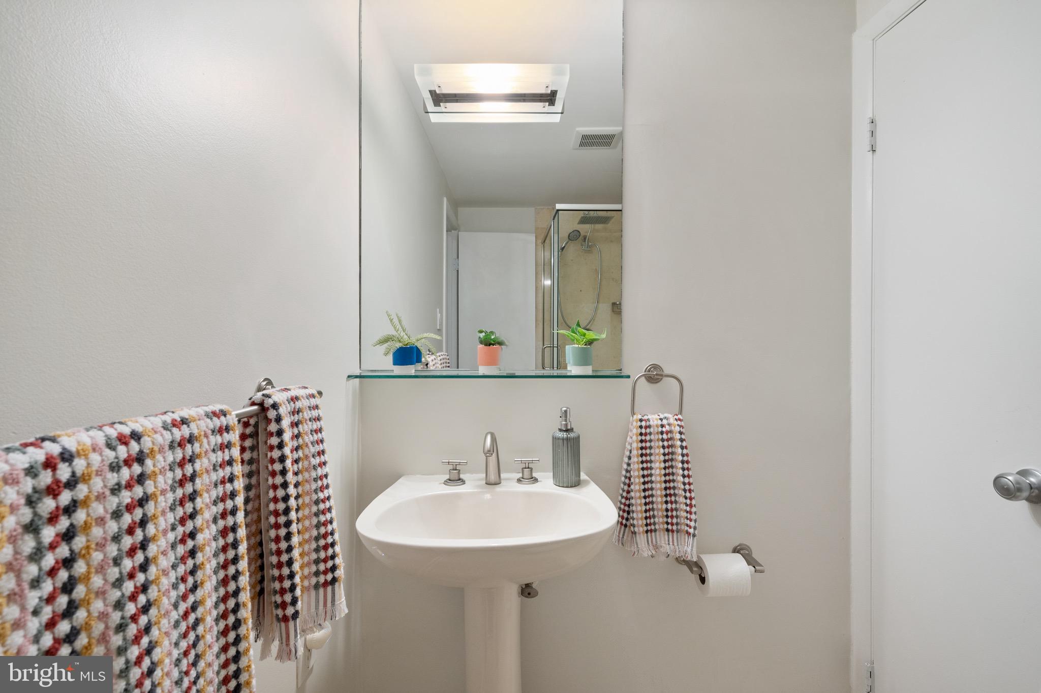 HOLLIN HILLS - Residential