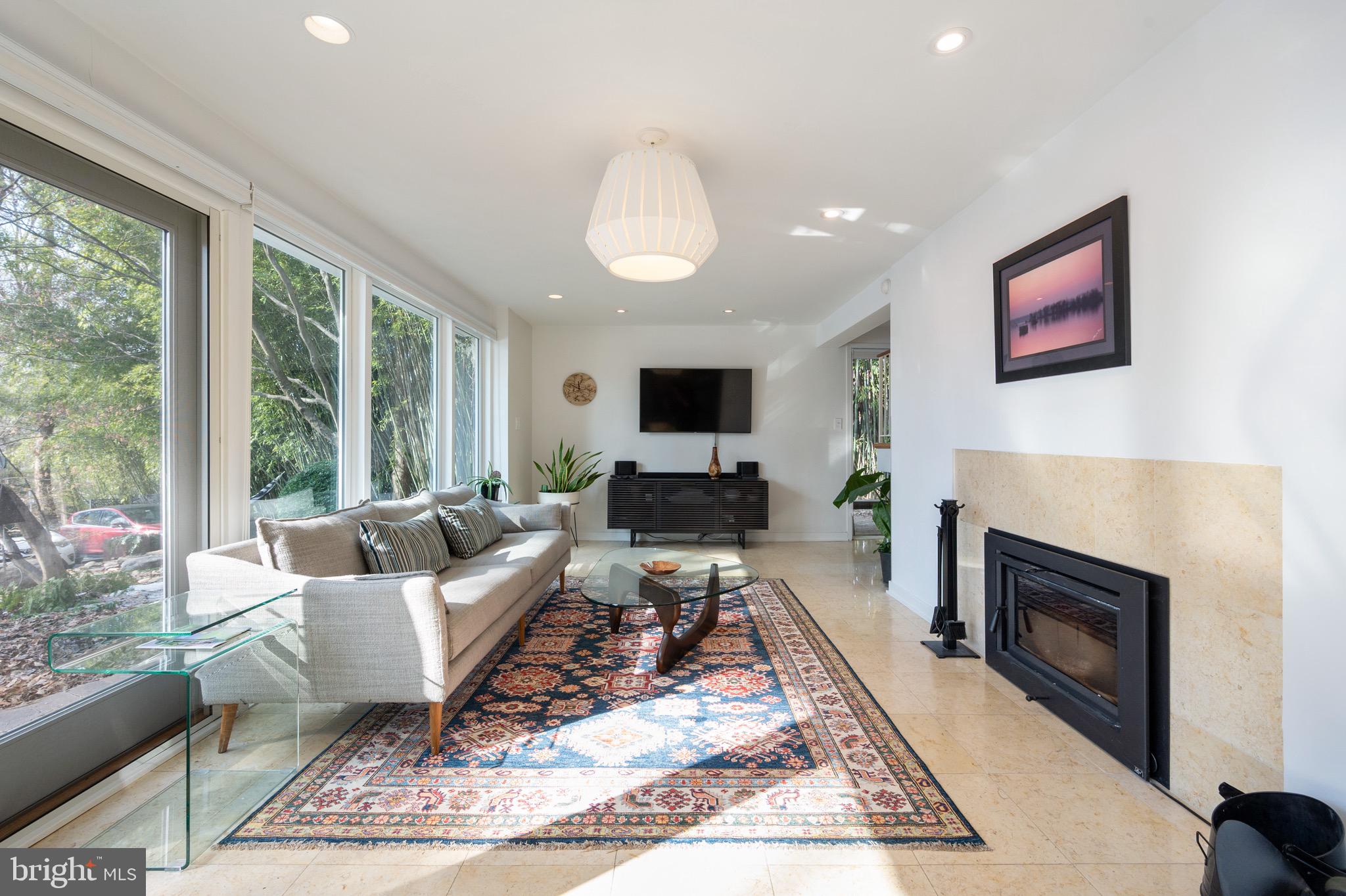 HOLLIN HILLS - Residential