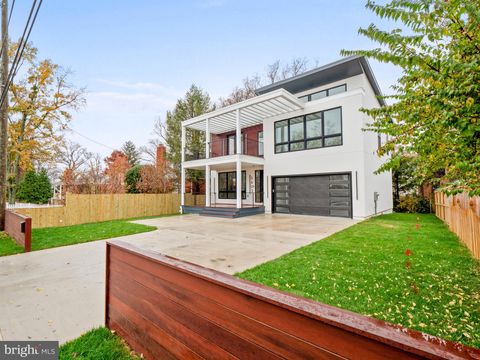 Photo of 5603 GREENTREE RD, BETHESDA, MD 20817 (MLS # MDMC2075838) Photo of 5603 GREENTREE RD, BETHESDA, MD 20817 (MLS # MDMC2075838)