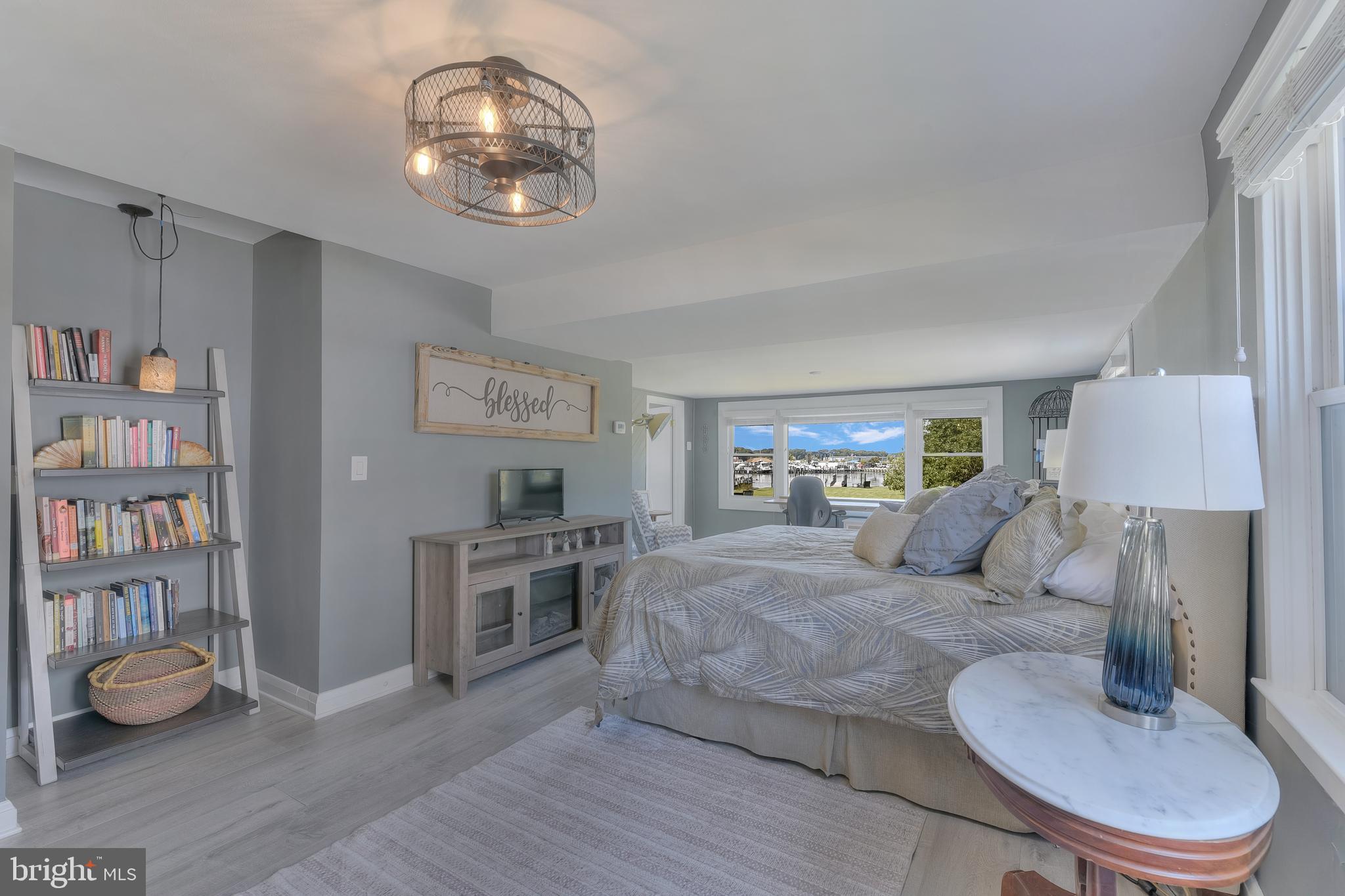 BOWLEYS QUARTERS - Residential