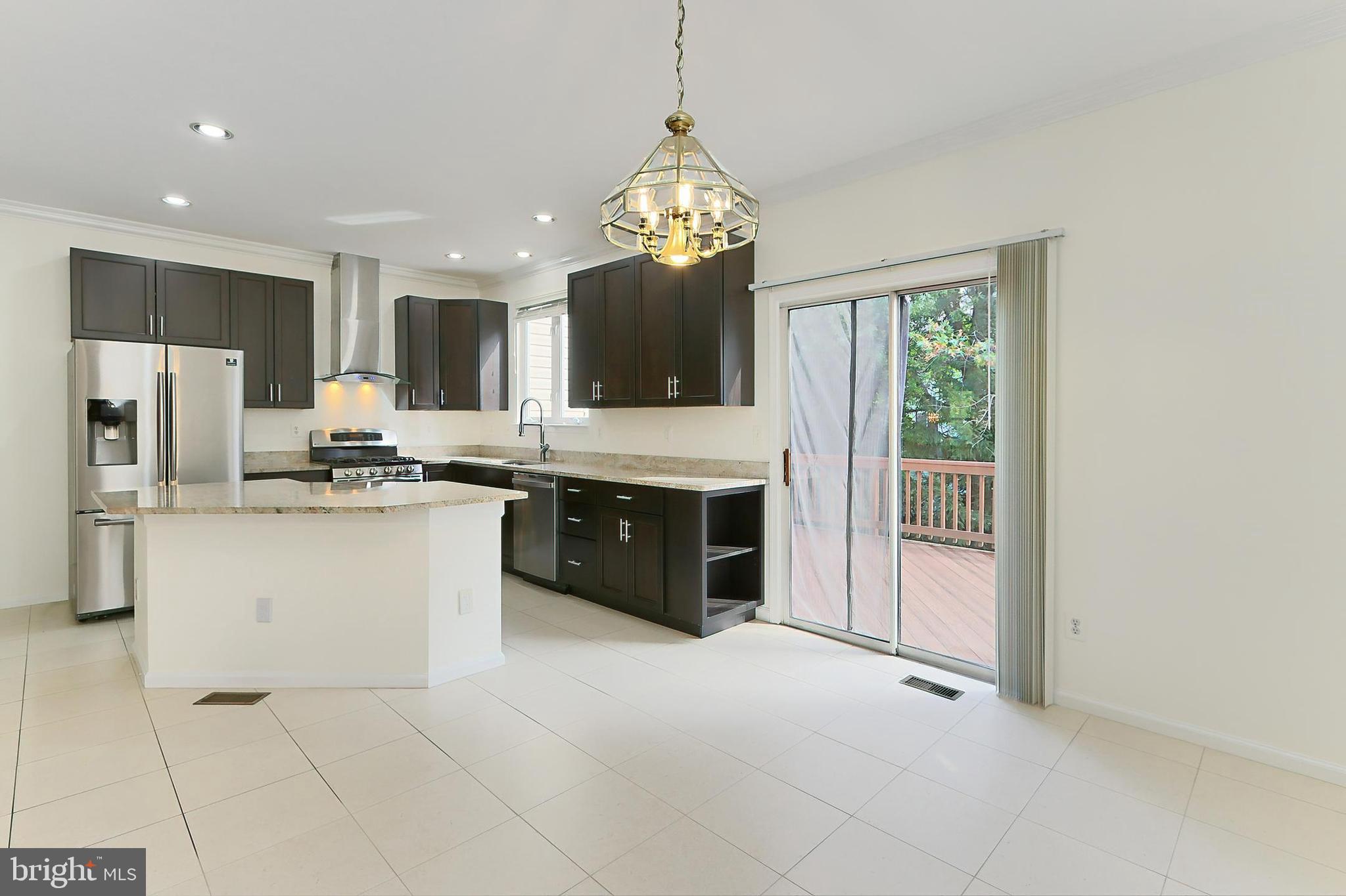 FAIR LAKES COURT - Residential