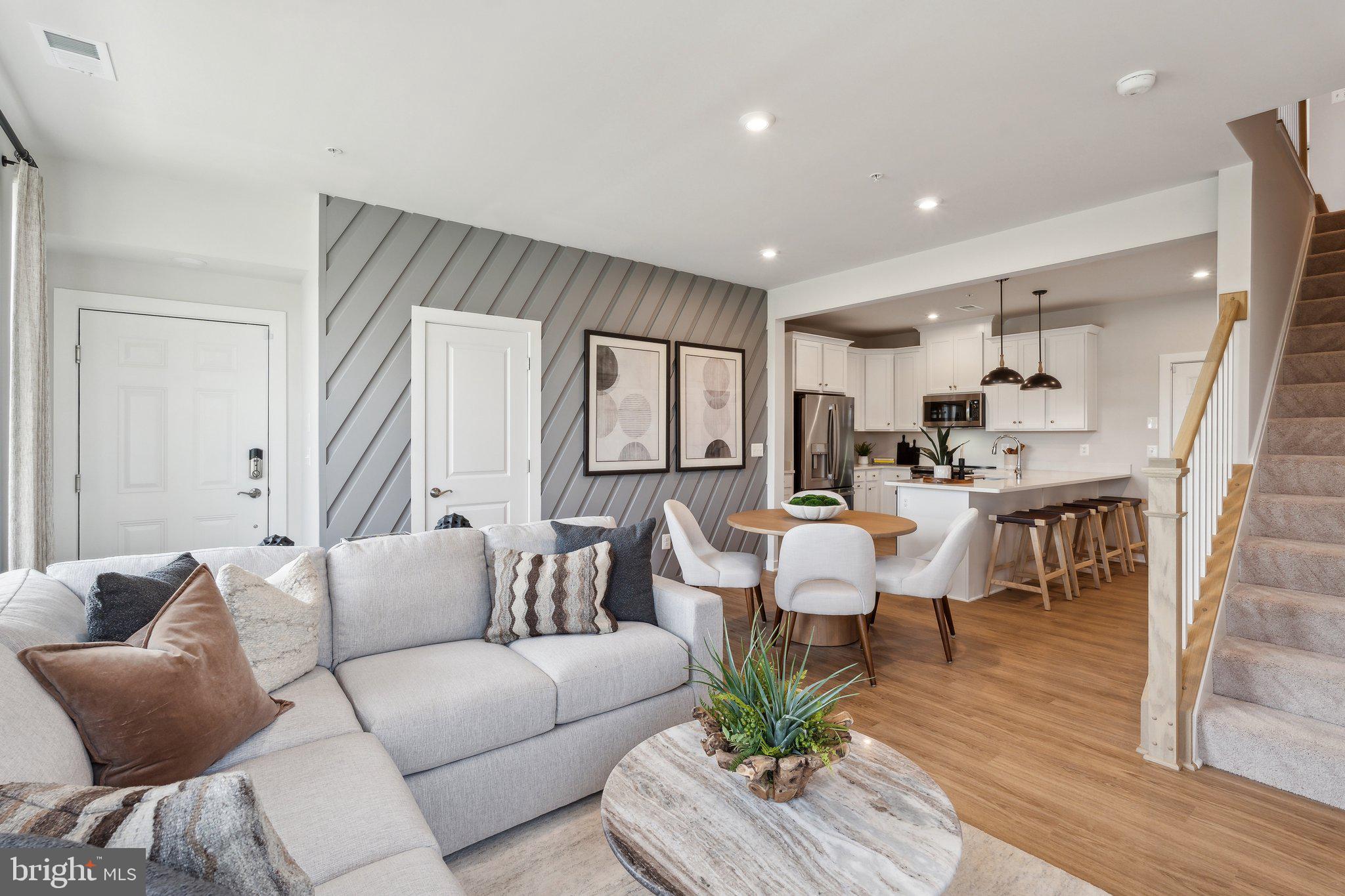 1011 INFERNO TERRACE SE