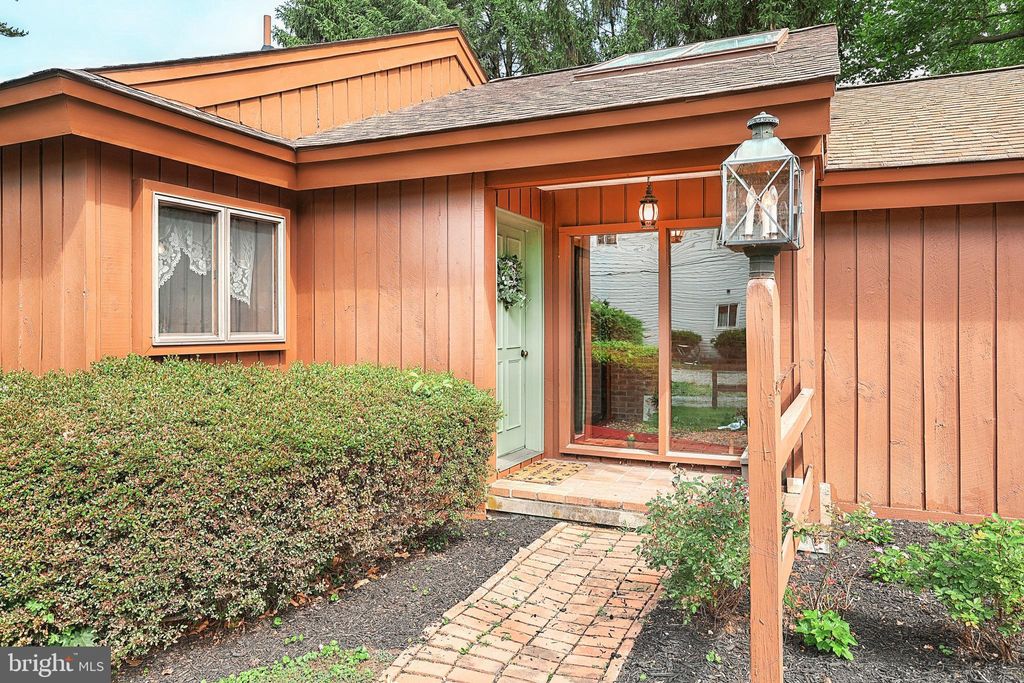 Photo of 844 WILLOW RD, LANCASTER, PA 17601 (MLS # PALA2037134)