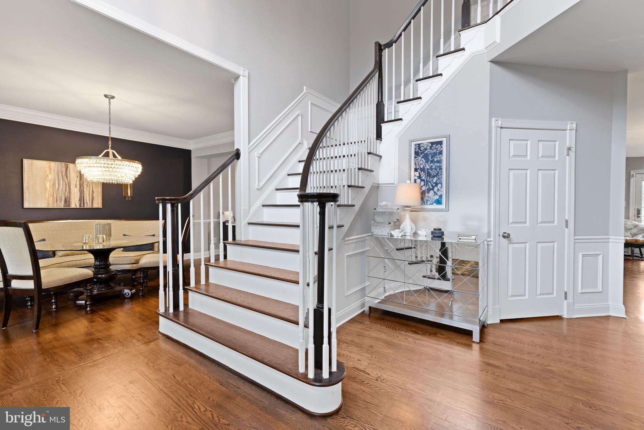 2122 OVERLOOK COURT