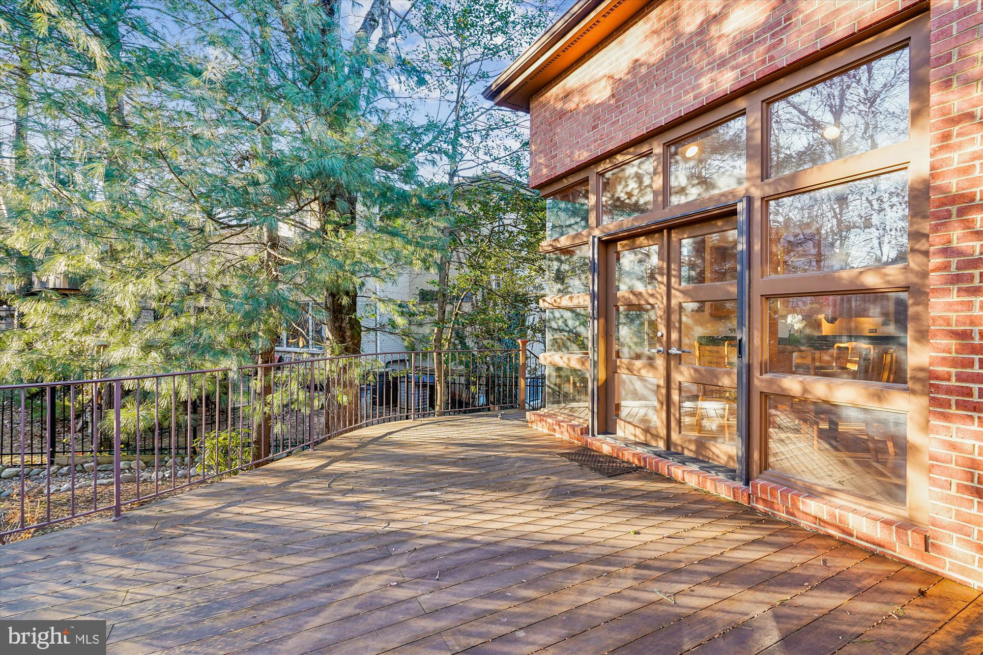 LUXMANOR - Residential