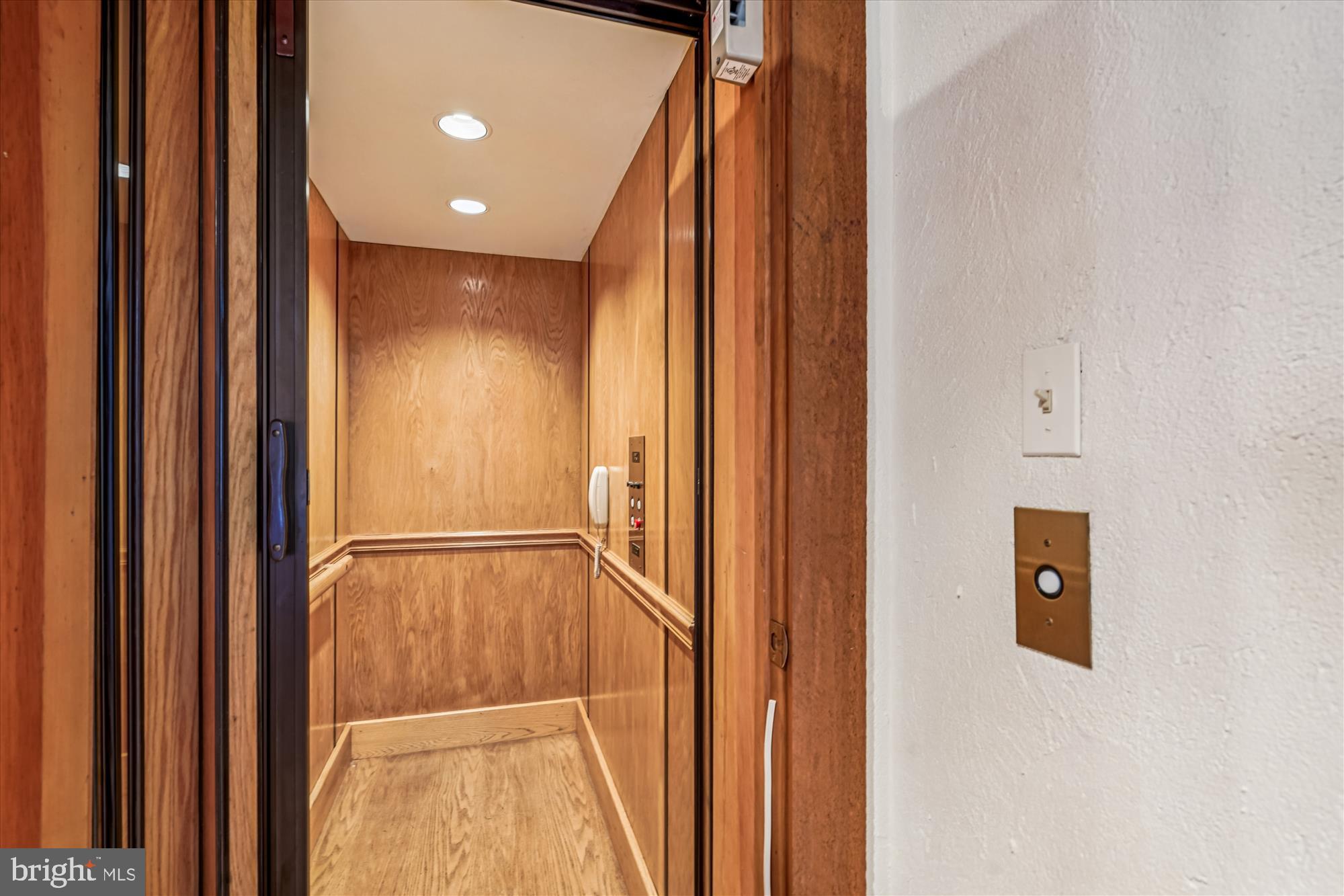 LUXMANOR - Residential