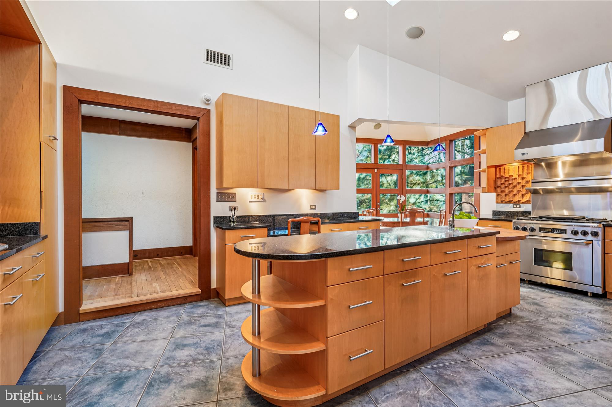 LUXMANOR - Residential