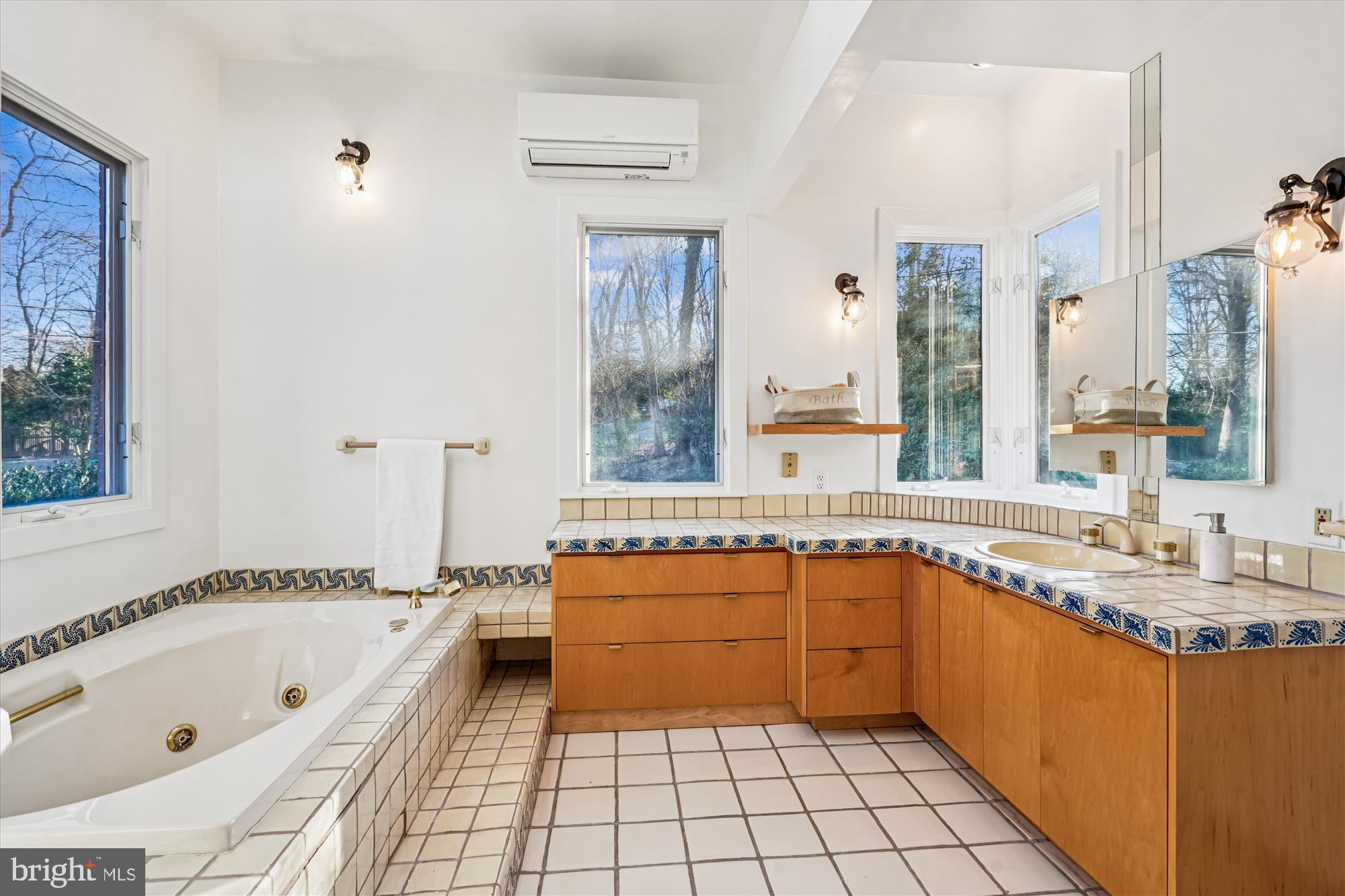 LUXMANOR - Residential