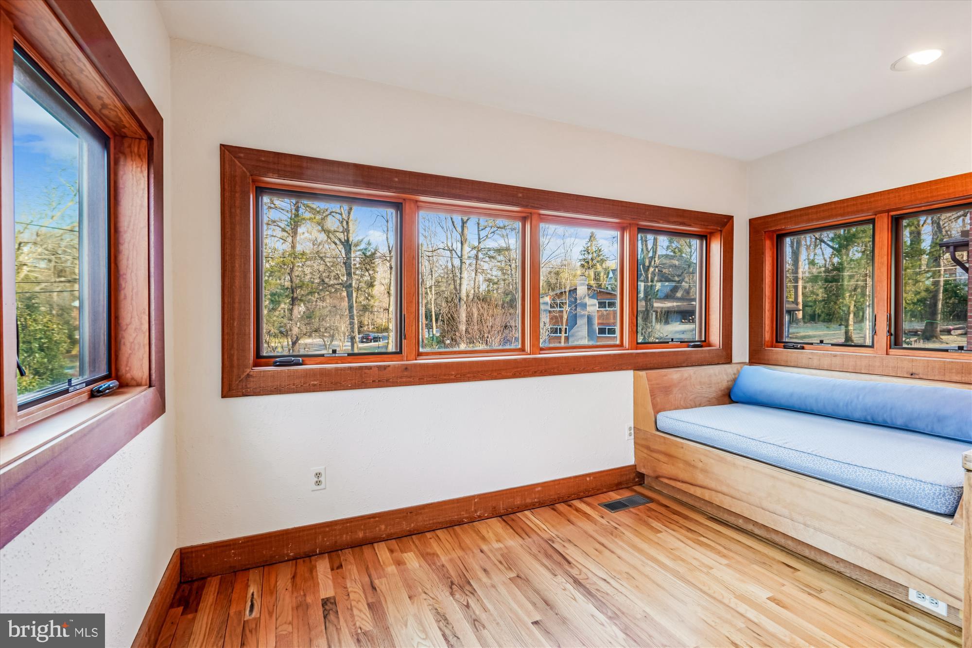 LUXMANOR - Residential