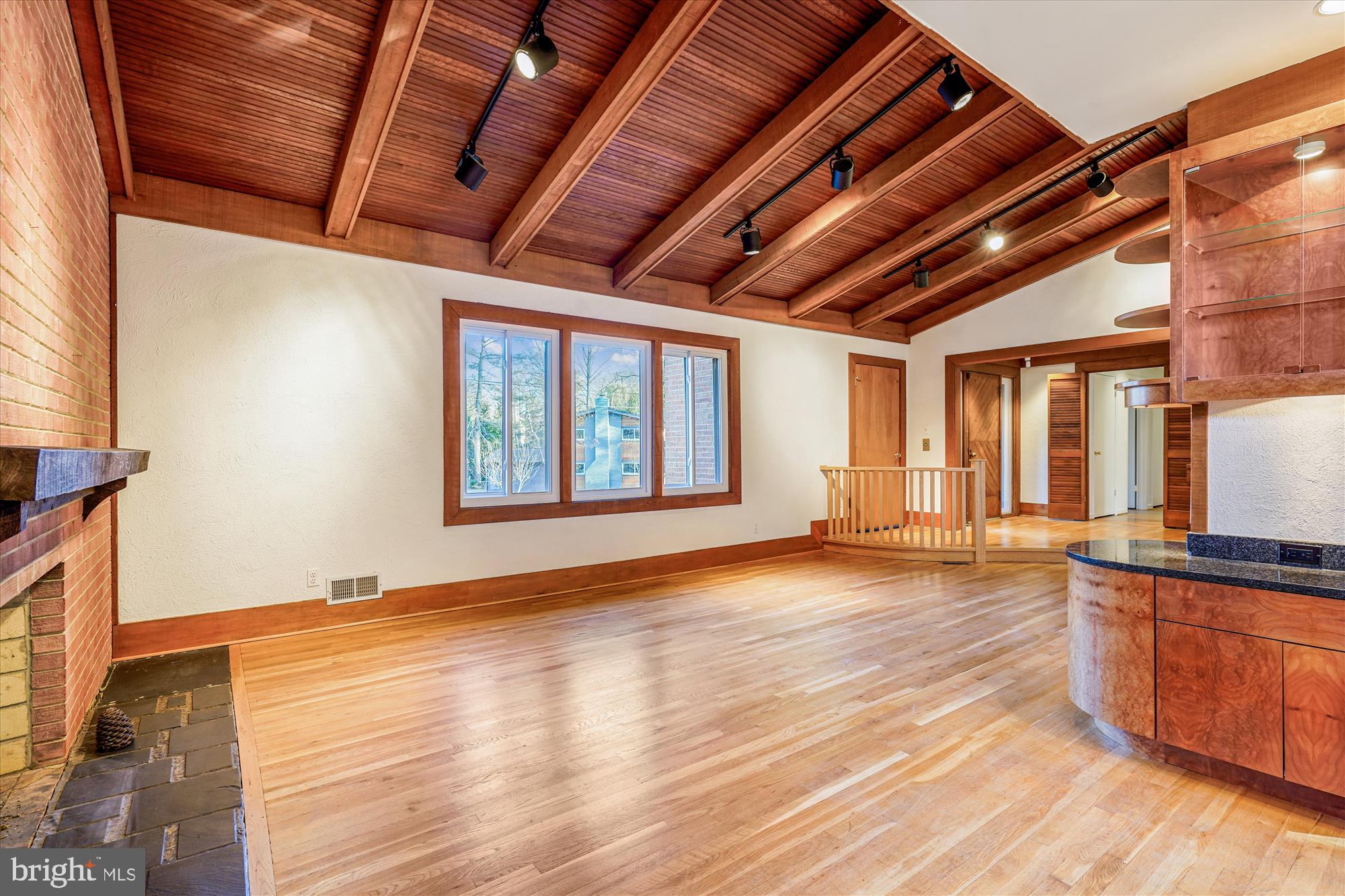 LUXMANOR - Residential