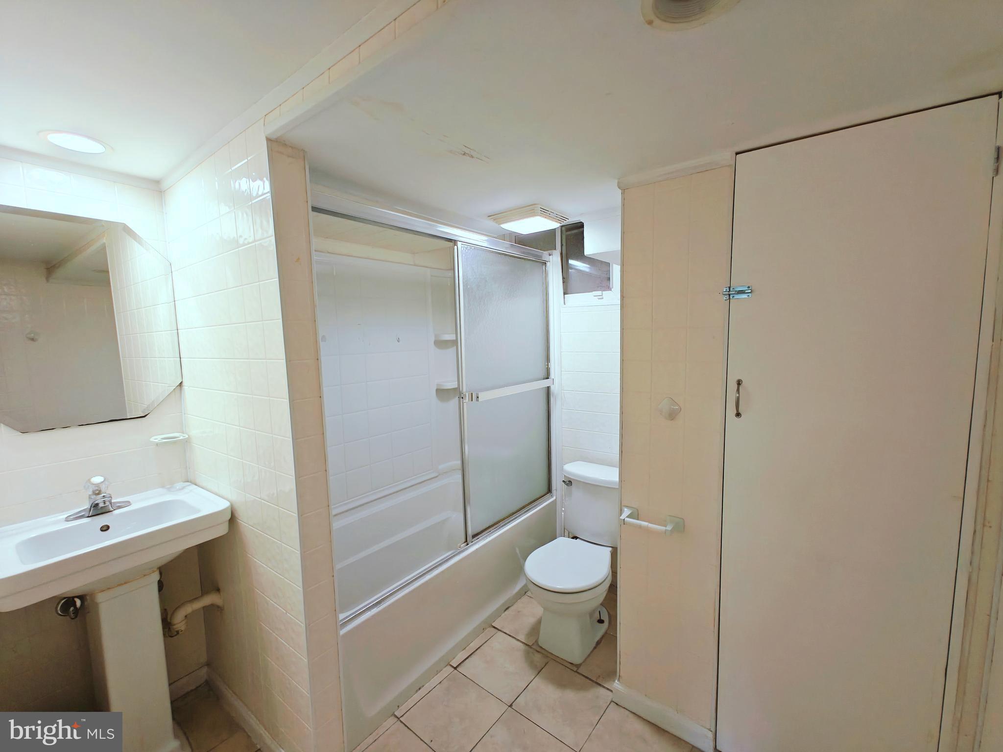 CLINTON ESTATES - Residential Lease