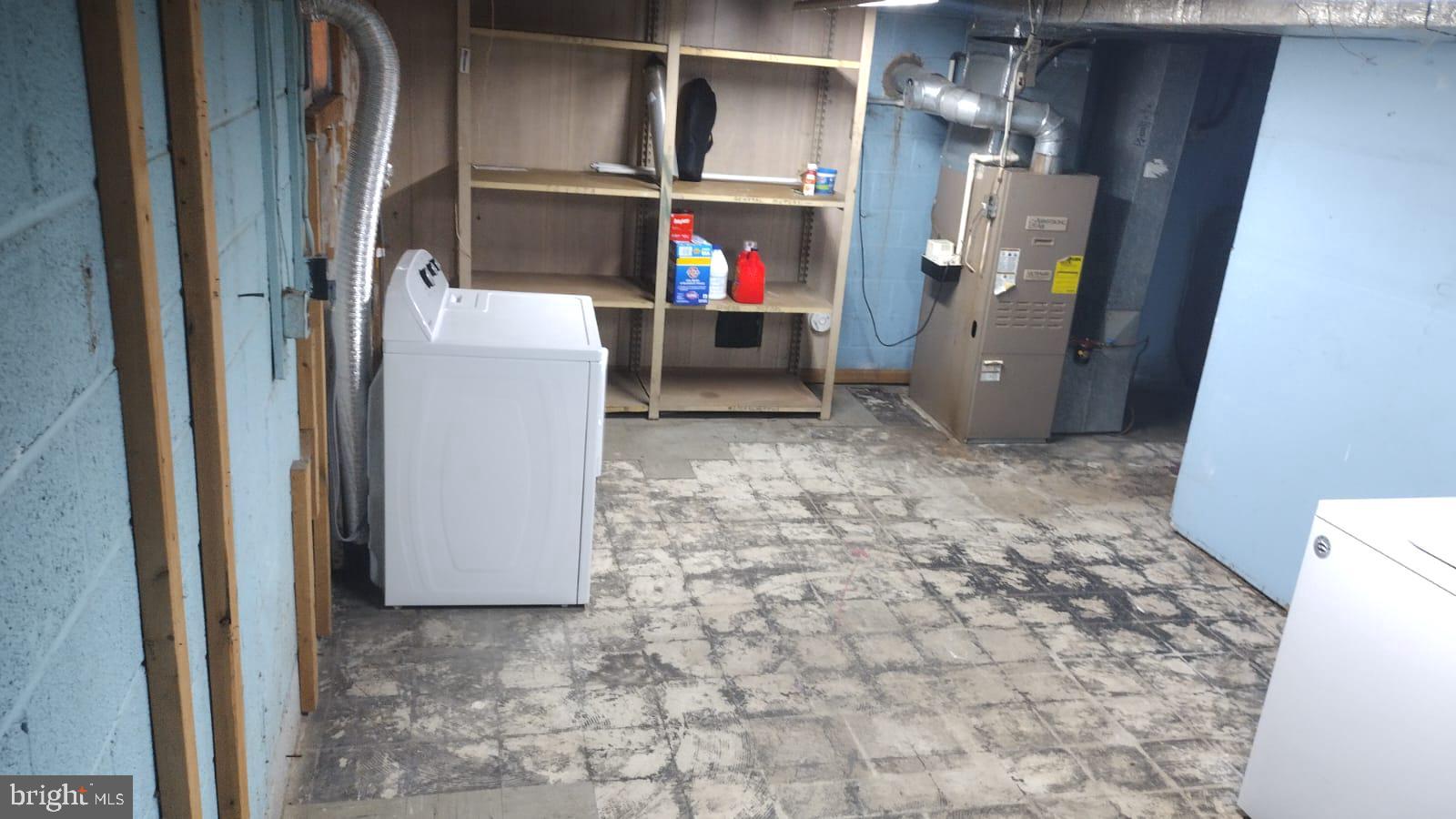 CLINTON ESTATES - Residential Lease