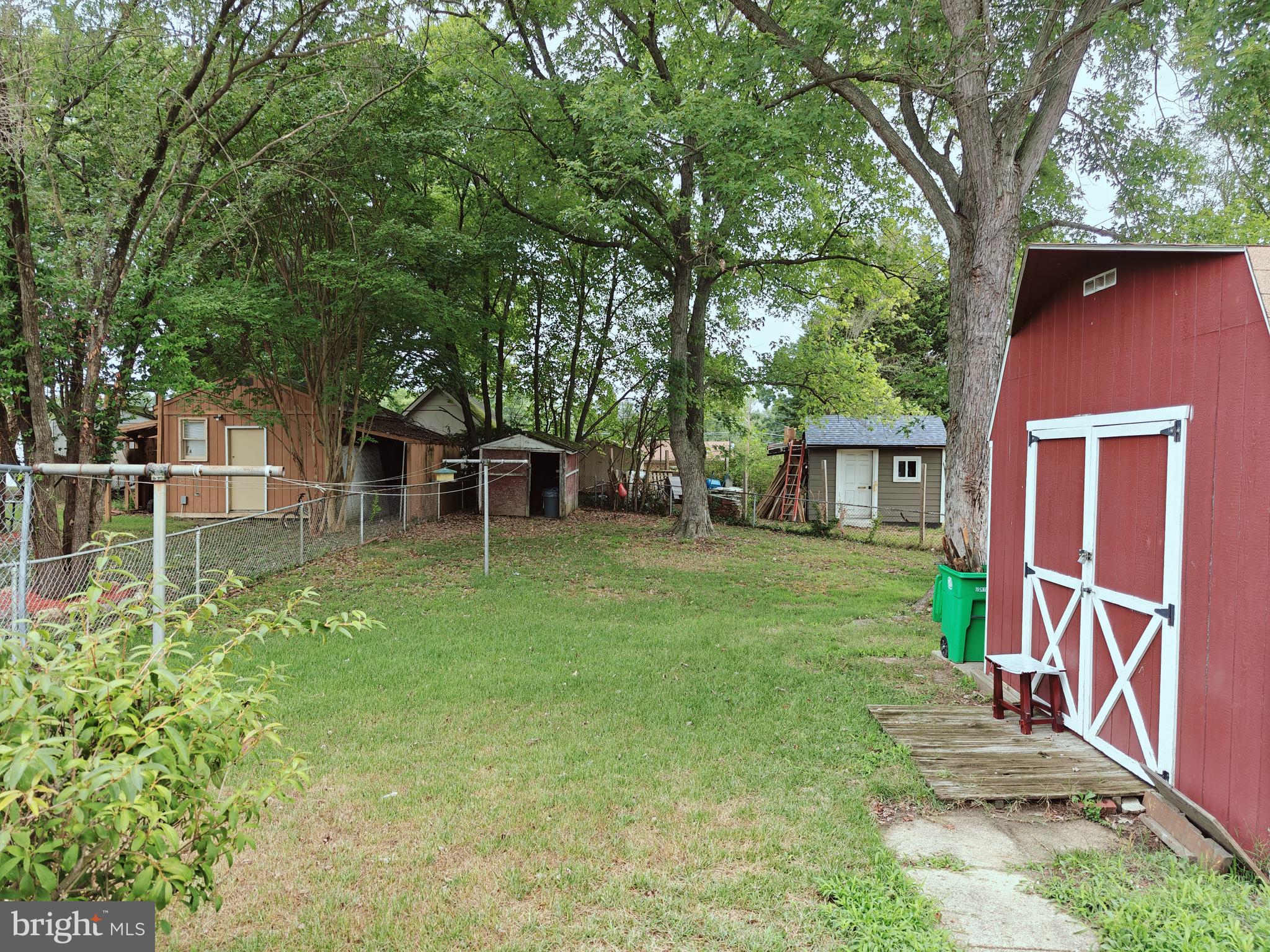 CLINTON ESTATES - Residential Lease