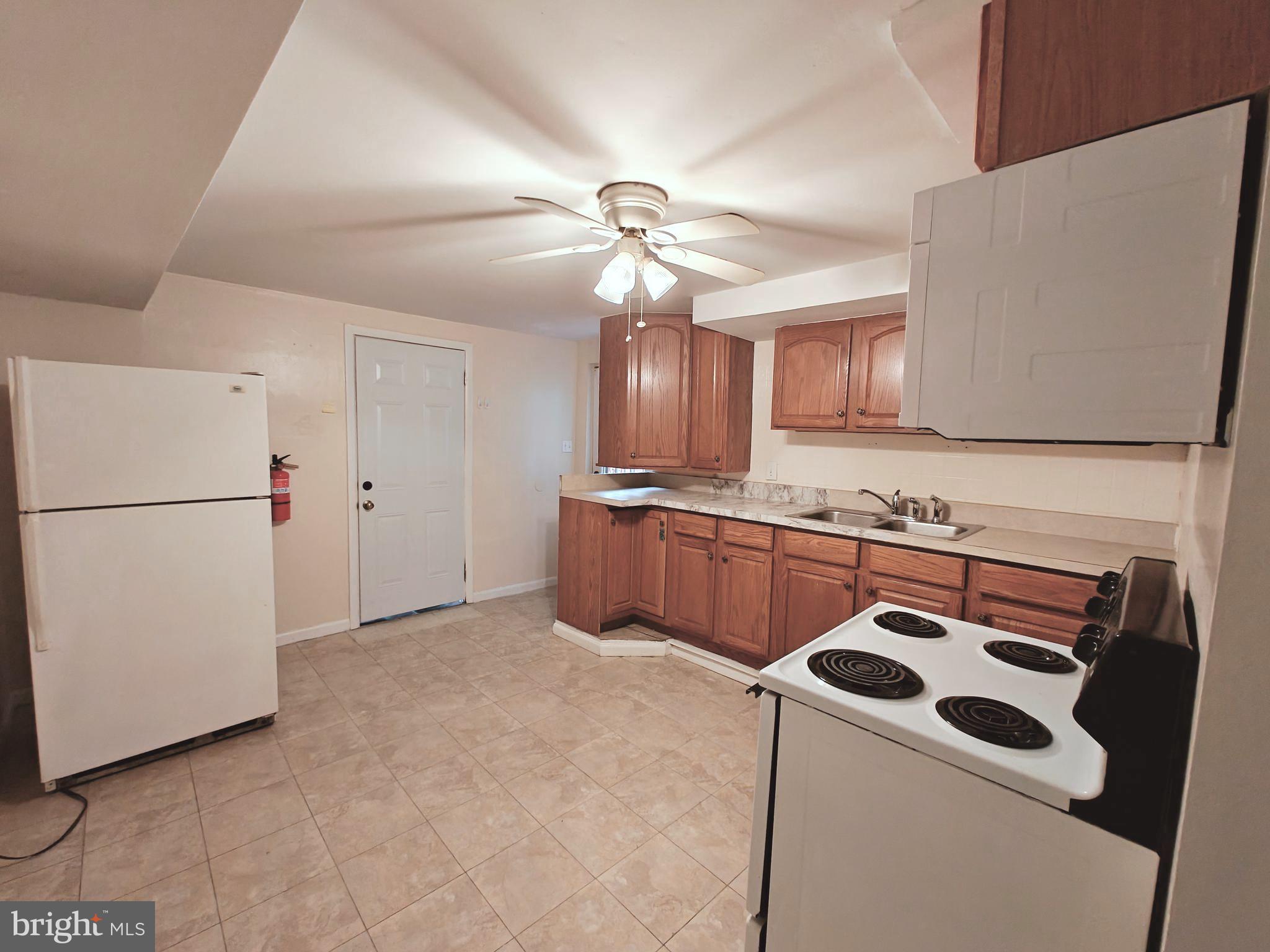 CLINTON ESTATES - Residential Lease