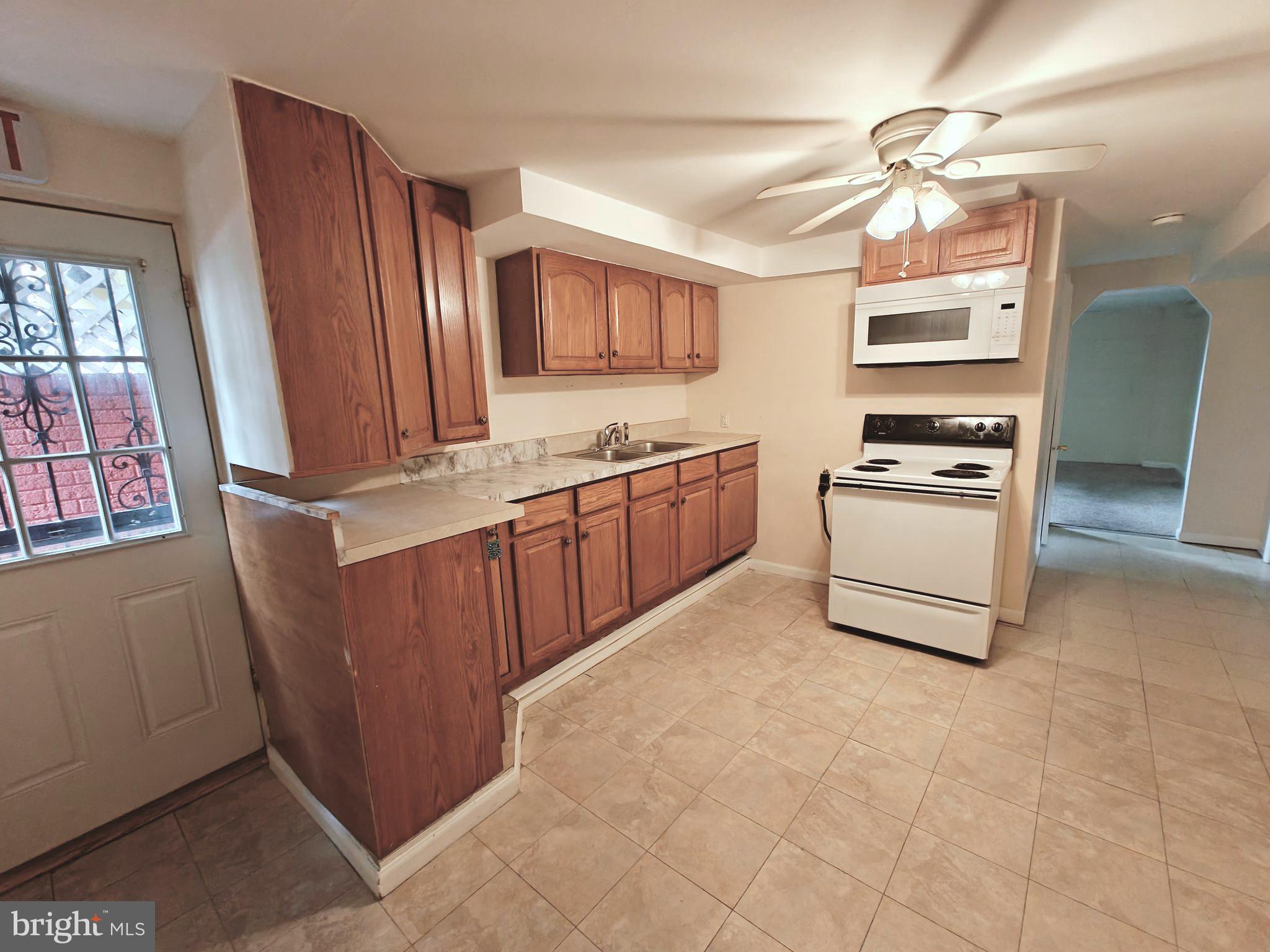 CLINTON ESTATES - Residential Lease