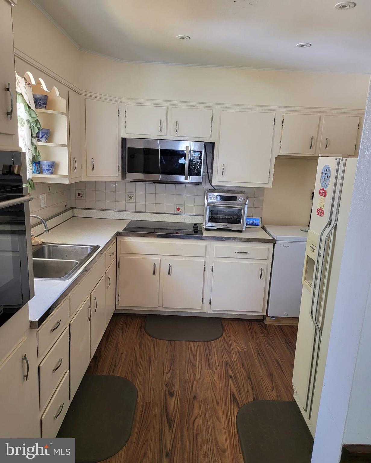 CLINTON ESTATES - Residential Lease