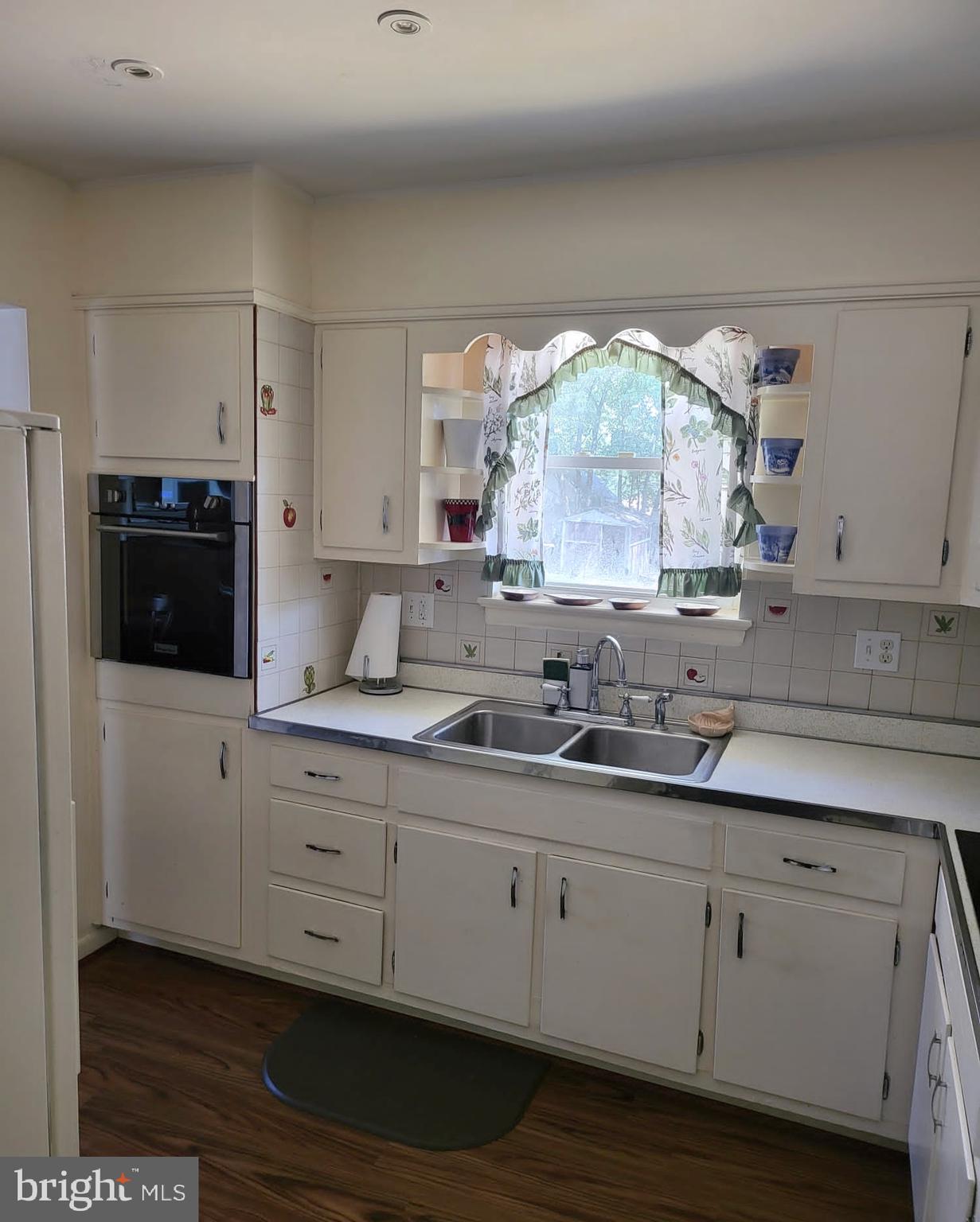 CLINTON ESTATES - Residential Lease