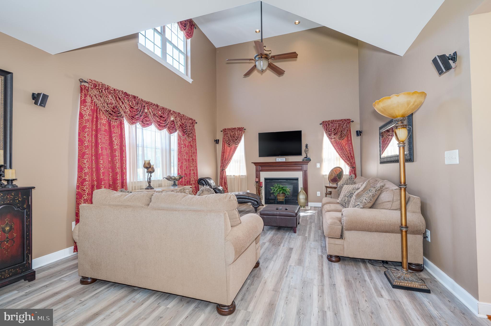 APPLE KNOLLS - Residential