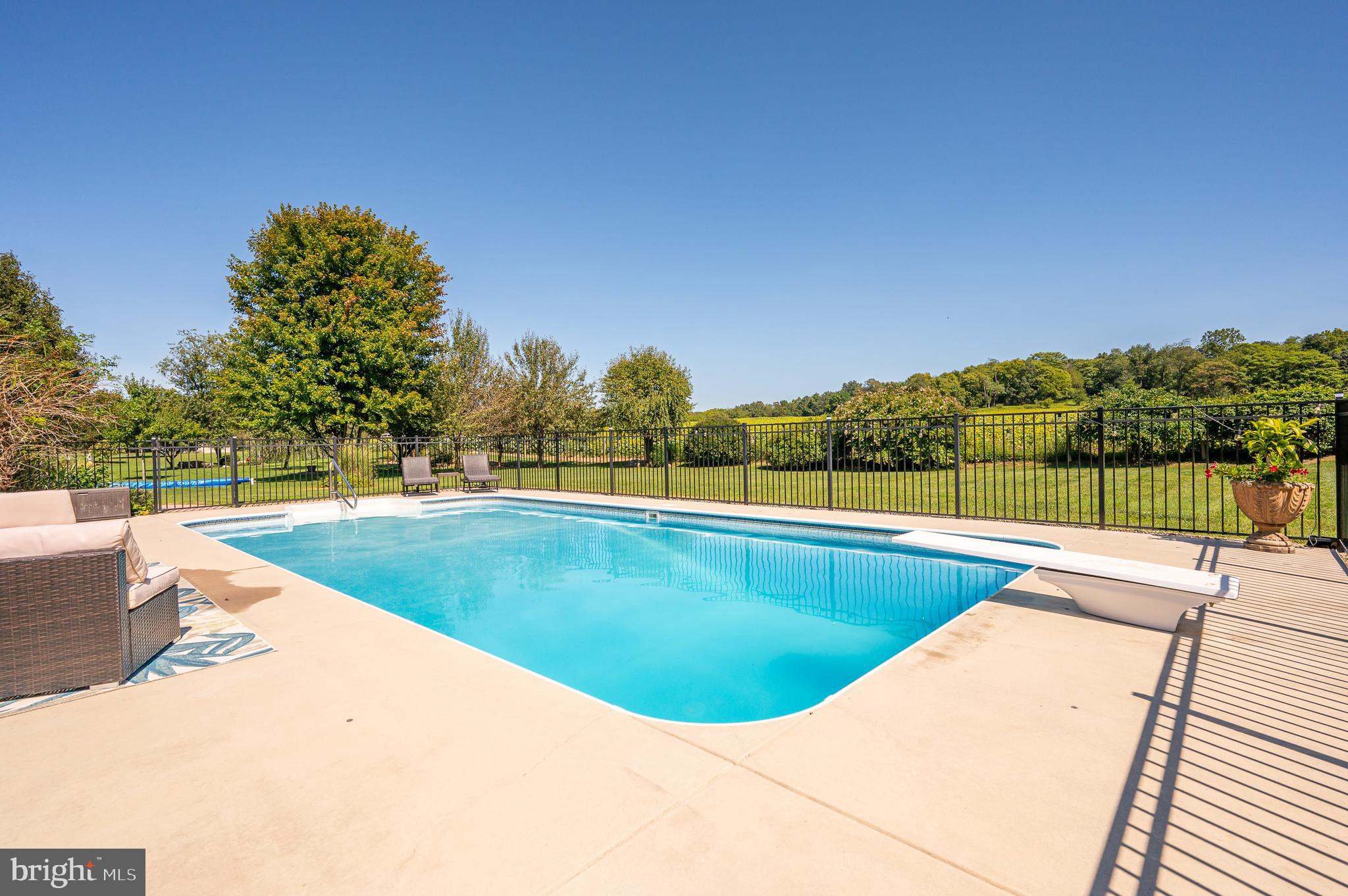 APPLE KNOLLS - Residential